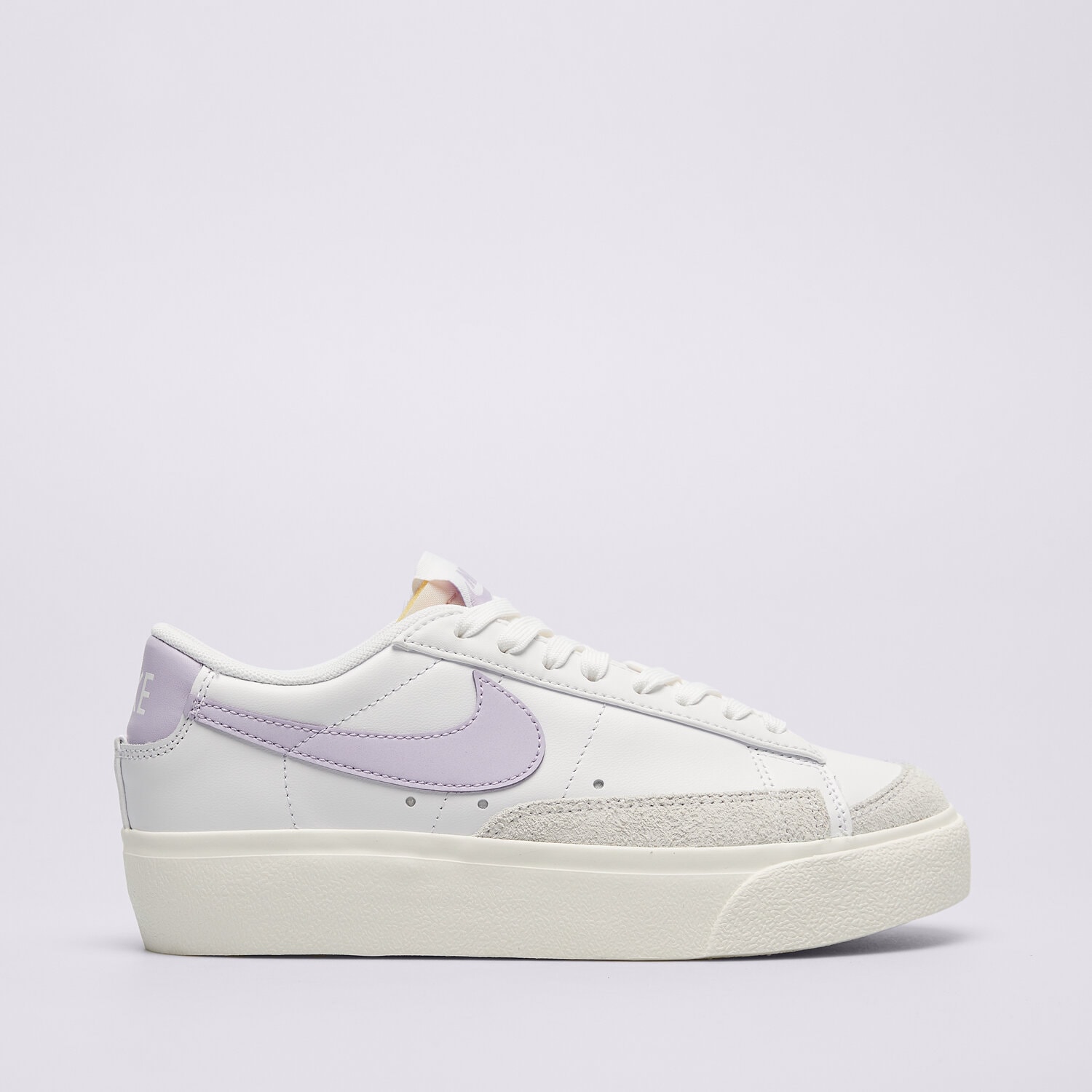 Femei pantofi sport NIKE BLAZER LOW PLATFORM DJ0292-114 Alb