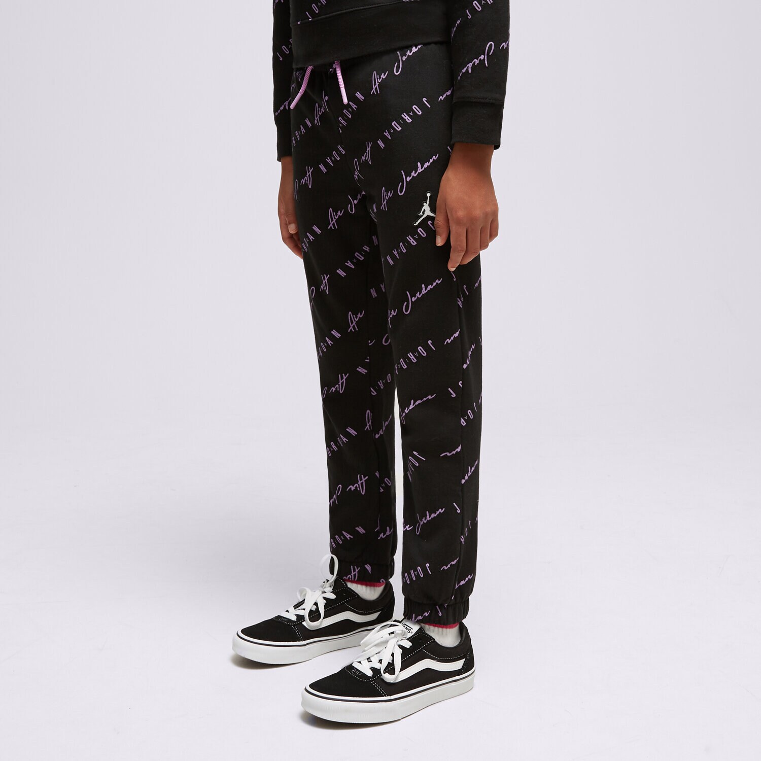 Pantaloni pentru copii JORDAN PANTALONI  (G)ESS AOP PANT BLK/PRP 45C162-023 Negru