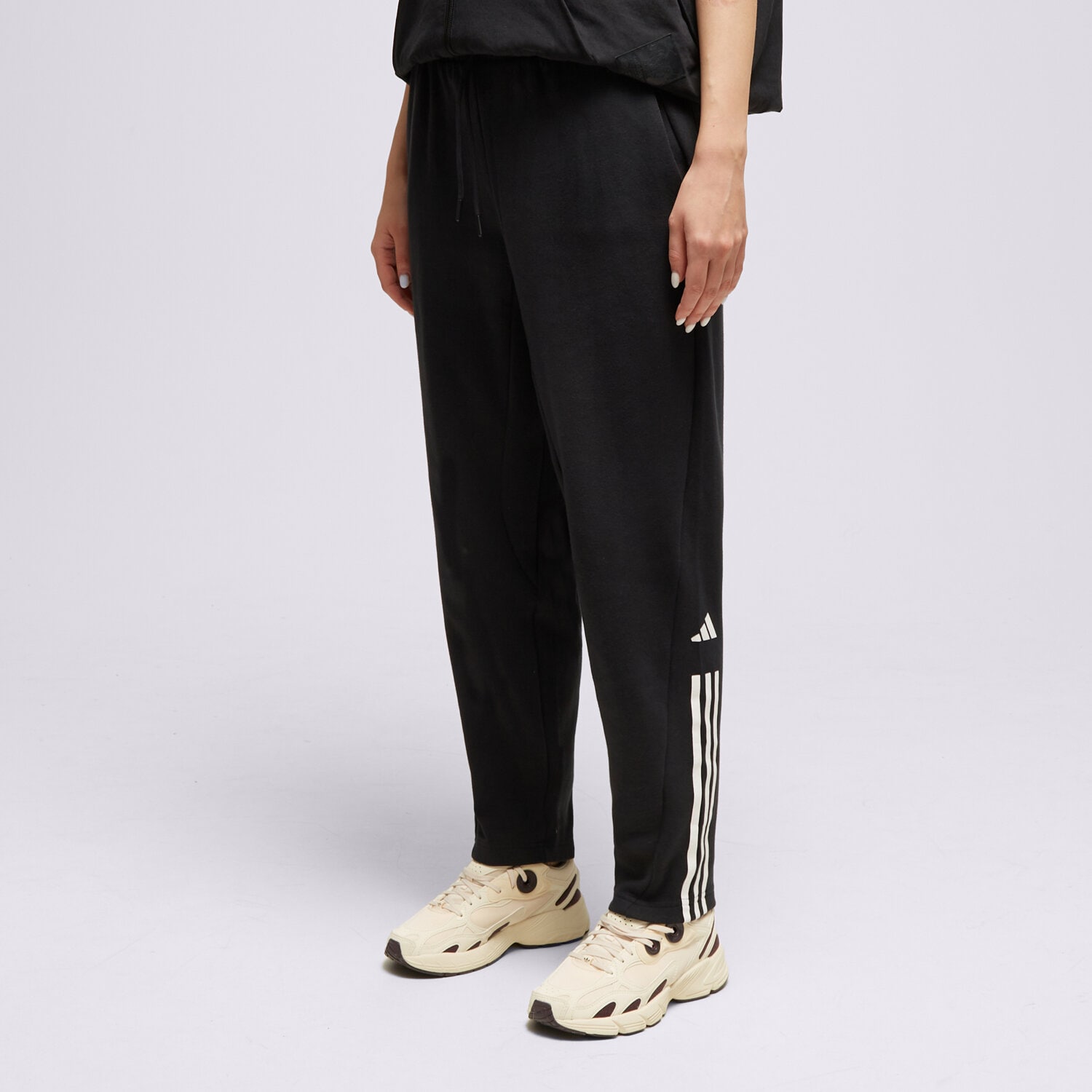 Femei pantaloni ADIDAS PANTALONI  W TR-ES COT PNT HR7851 Negru