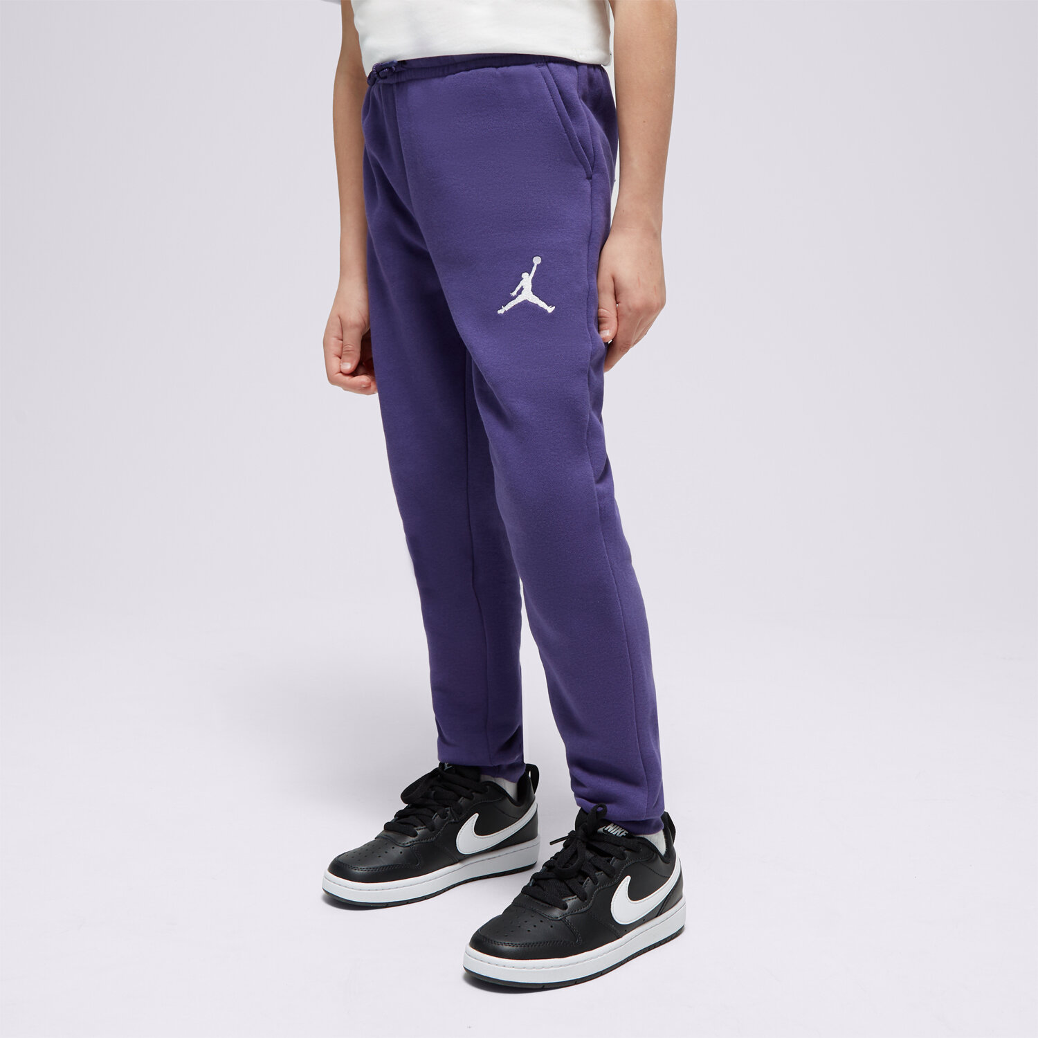 Pantaloni pentru copii JORDAN PANTALONI  MJ ESSENTIALS BOY 95C549-PA5 Violet