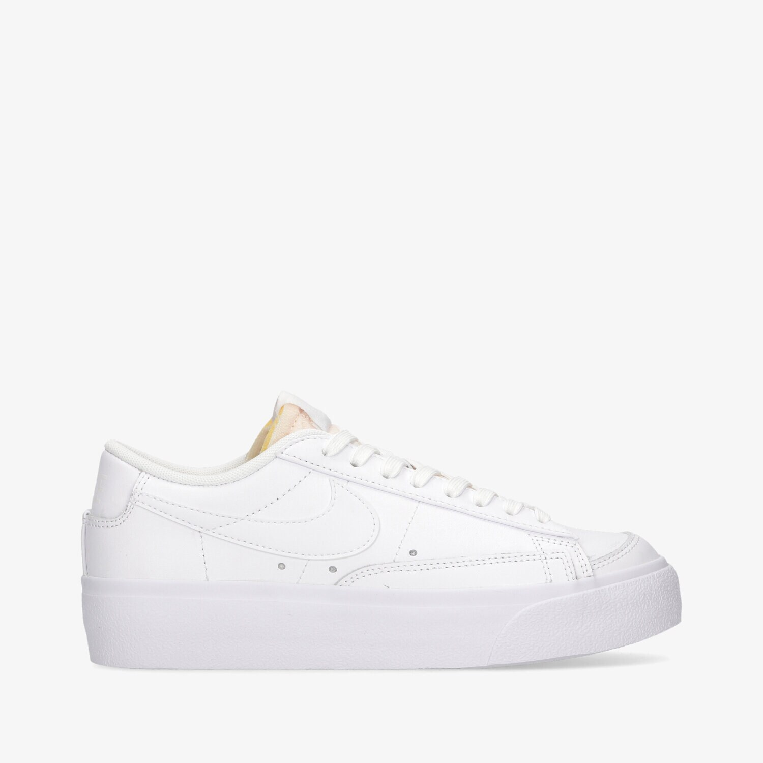Femei pantofi sport NIKE BLAZER LOW PLATFORM  DJ0292-100 Alb