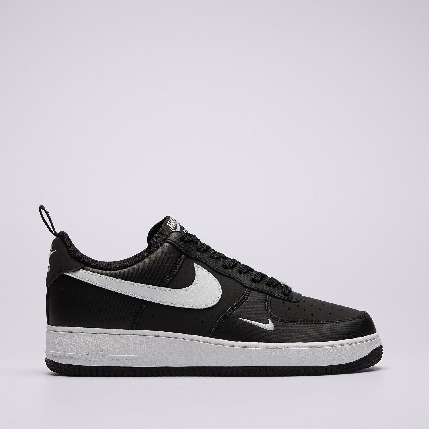 Barbați pantofi sport NIKE AIR FORCE 1 ’07 TECH ESS IR5599-001 Negru
