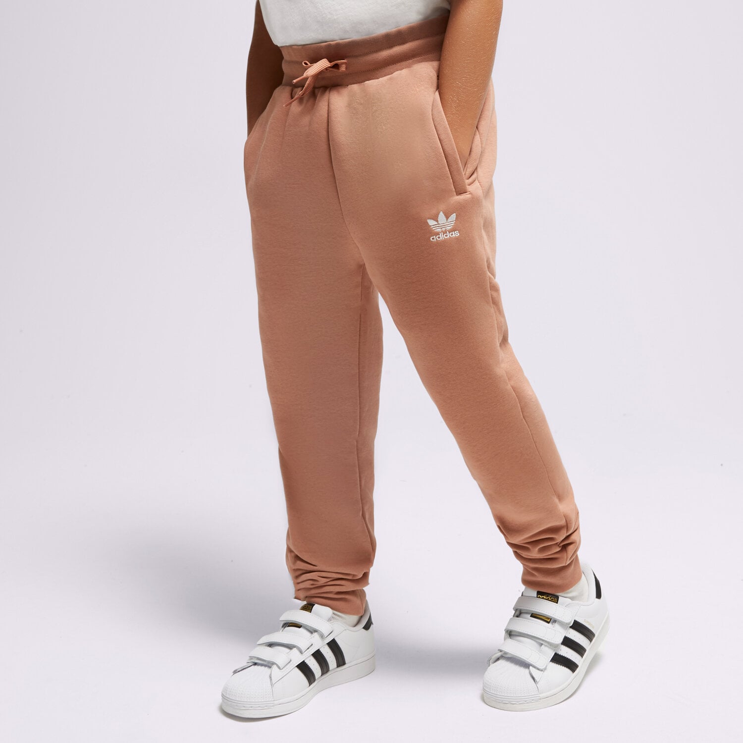 Pantaloni pentru copii ADIDAS PANTALONI  PANTS BOY IC6134 Maro