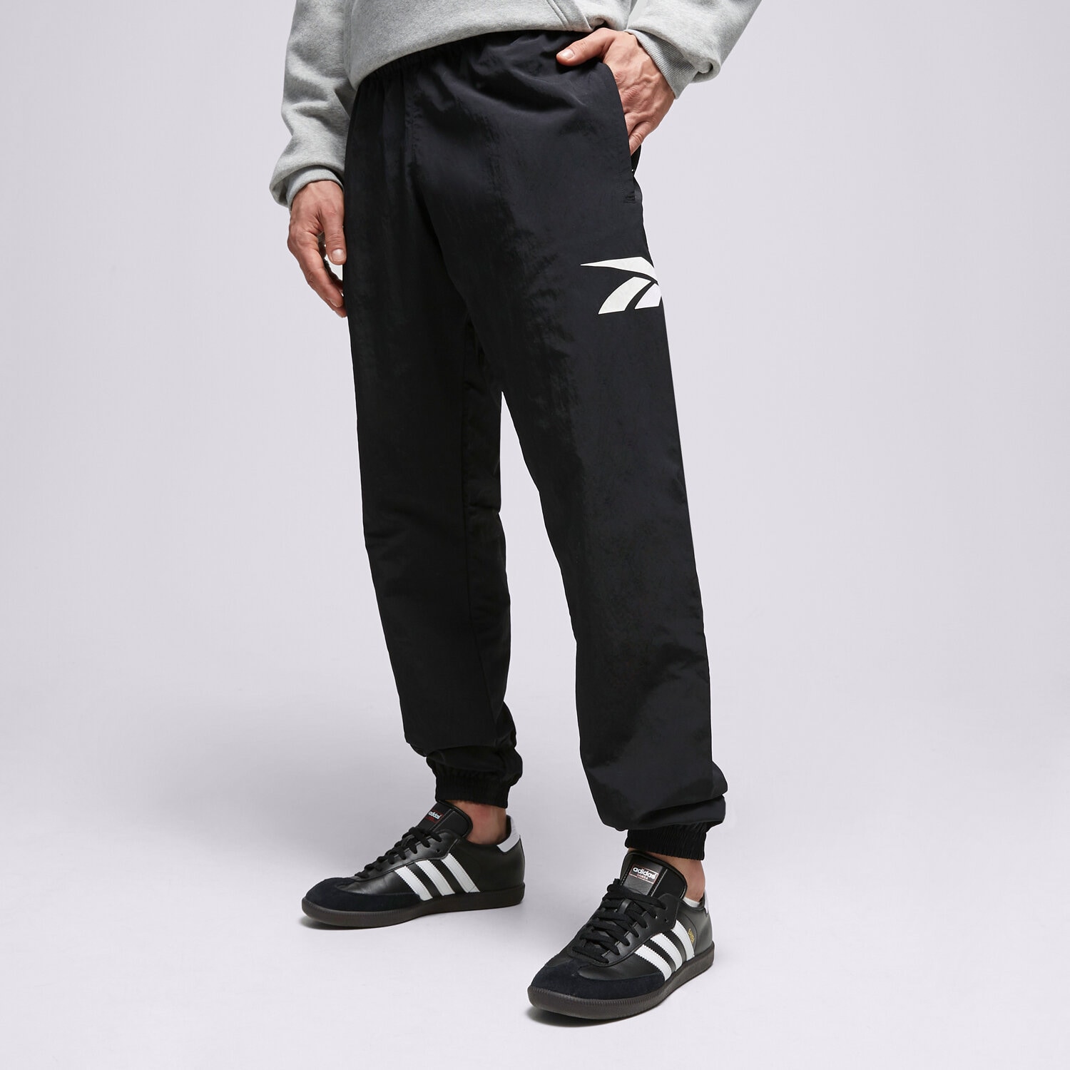 Bărbați pantaloni REEBOK PANTALONI  CL VECTOR TRACKPANT 100031183 Negru