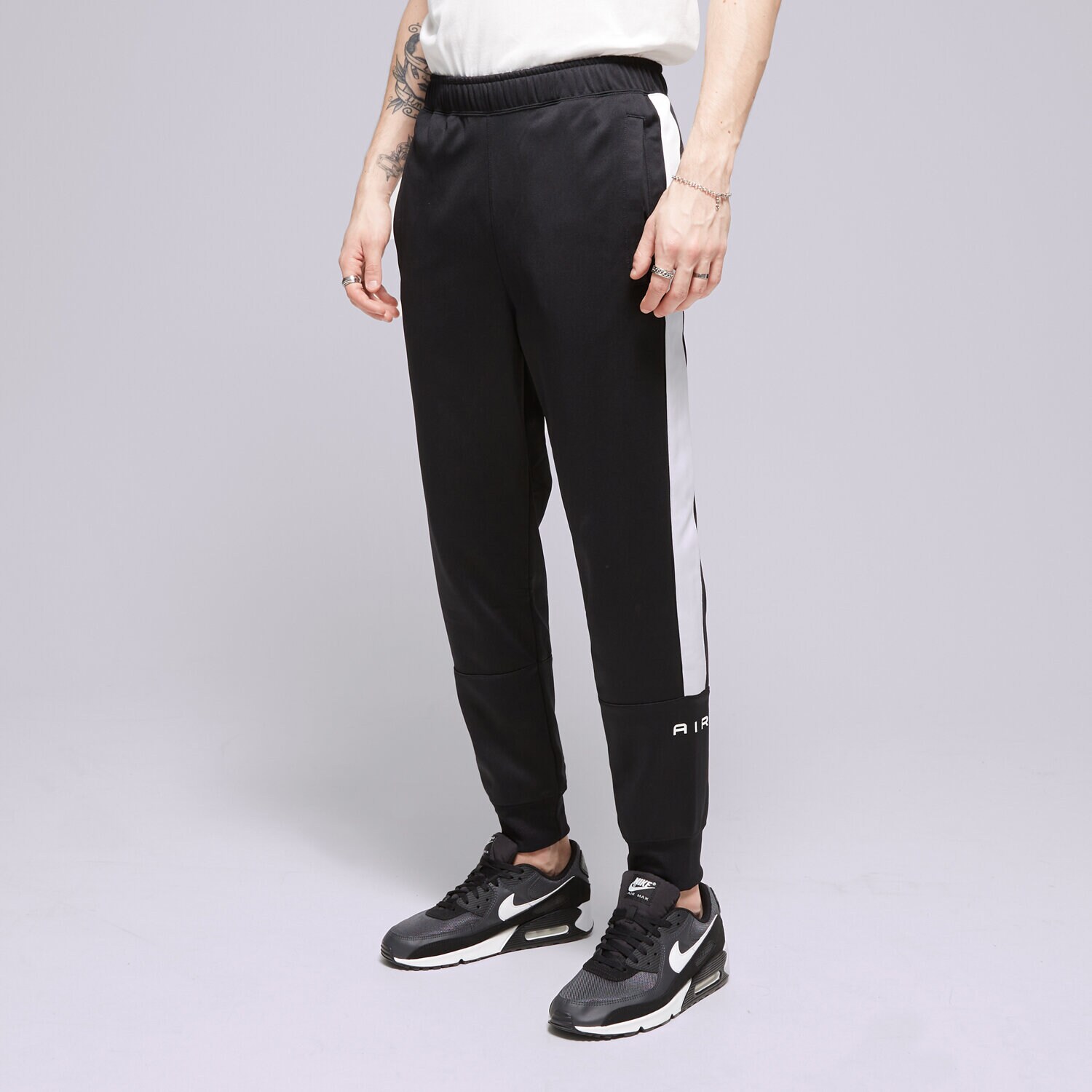 Bărbați pantaloni NIKE   PANTALONI  M NSW SW AIR JOGGER CVS BB FQ8809-011 Negru