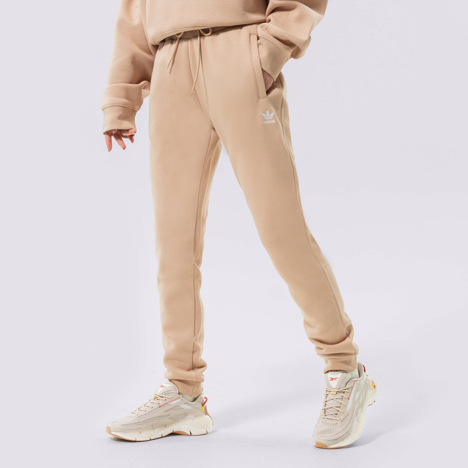 Femei pantaloni ADIDAS ESSENTIAL SLIM JOGGERS  HJ7850 Bej
