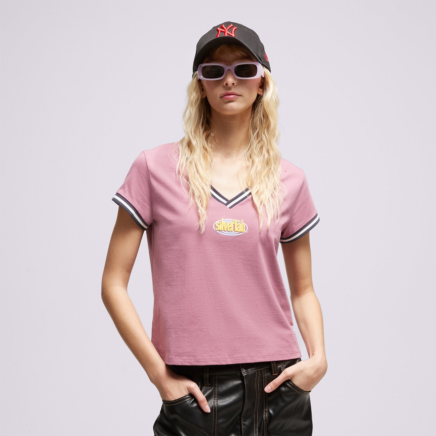 Femei tricou LEVI'S TRICOU GRAPHIC TAI TEE REDS A6068-0003 Violet