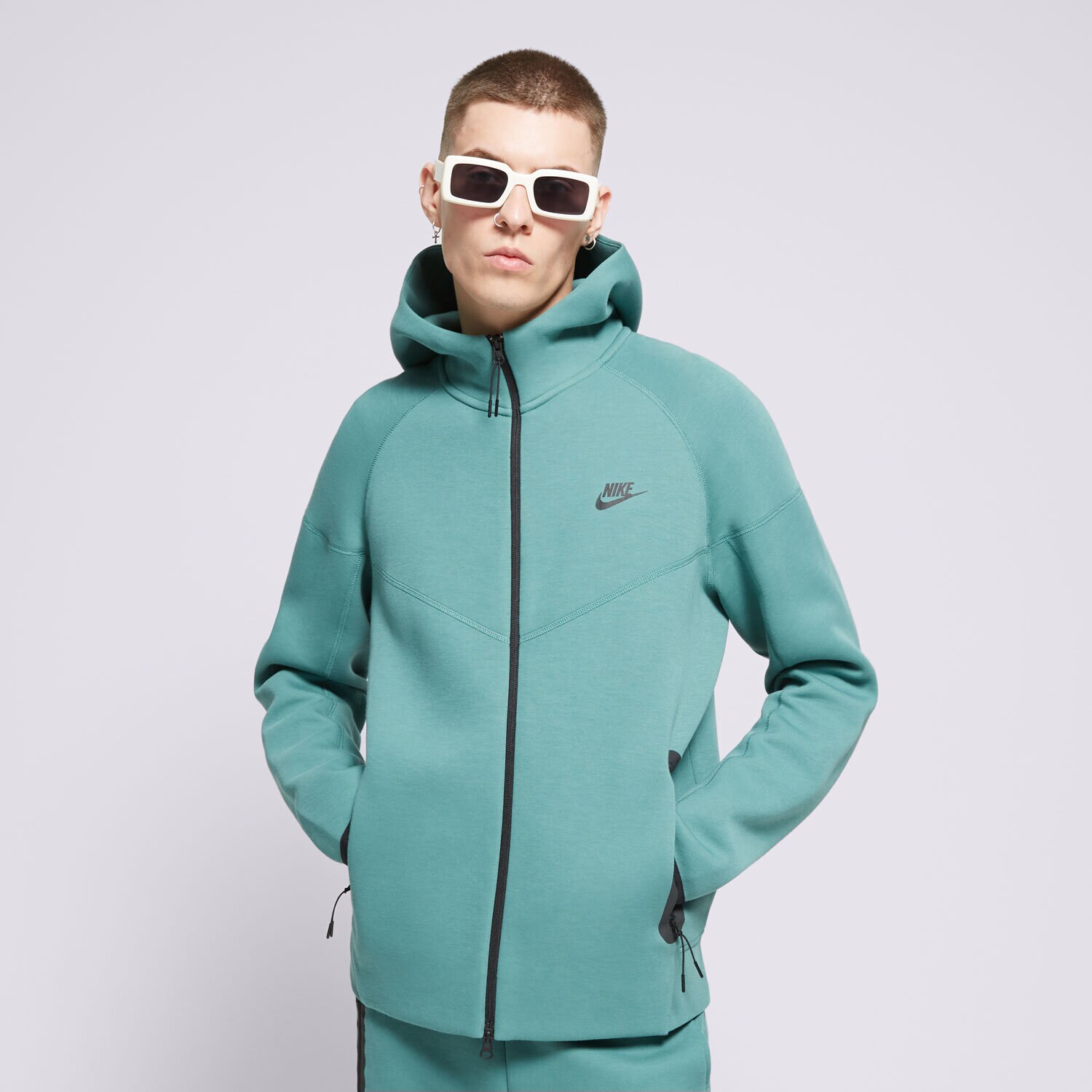 Bărbați bluză NIKE BLUZĂ CU GLUGĂ TECH FLEECE FB7921-361 Verde