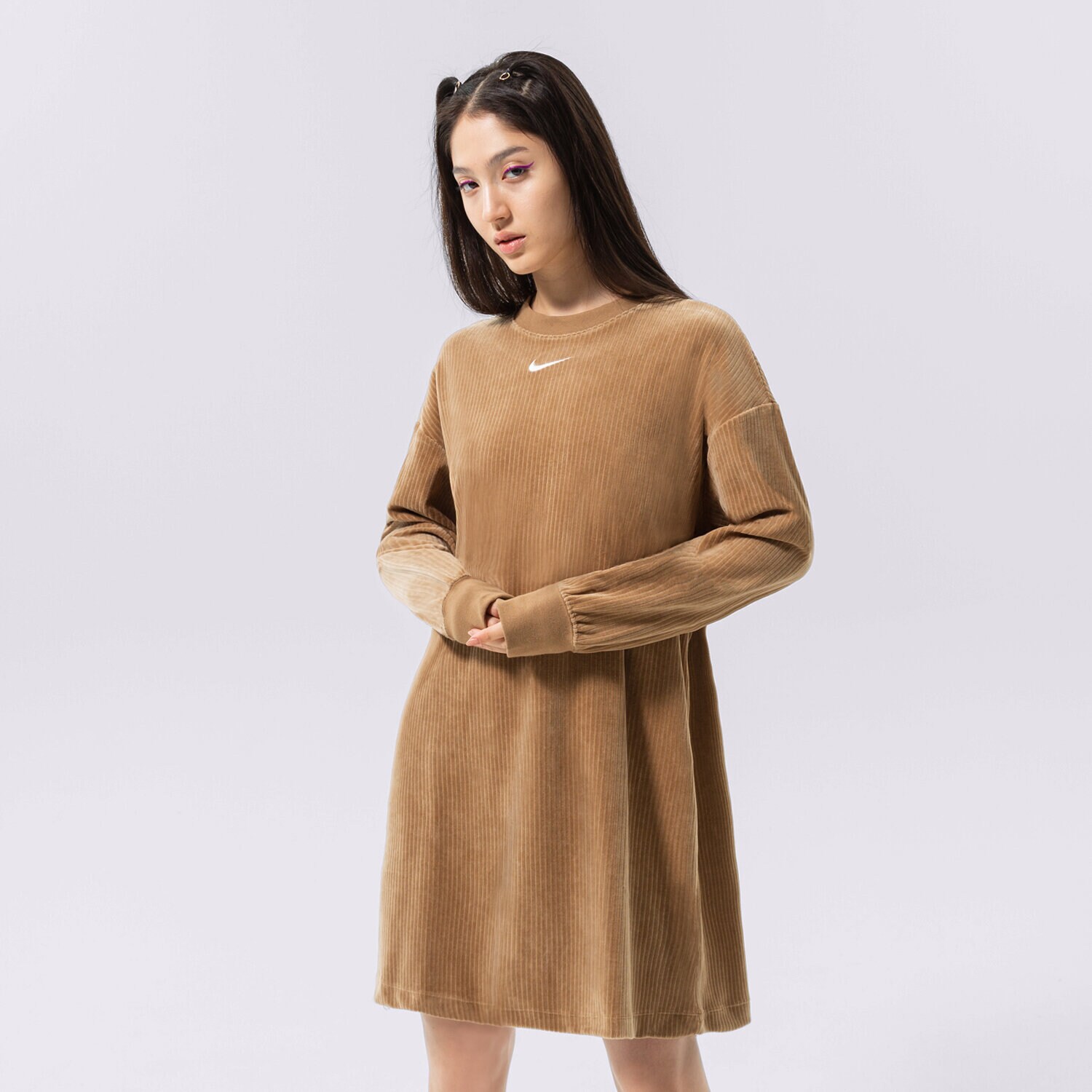 Femei rochii și fuste NIKE ROCHIE W NSW VLR LS CRW TRENINGS DQ6106-258 Maro