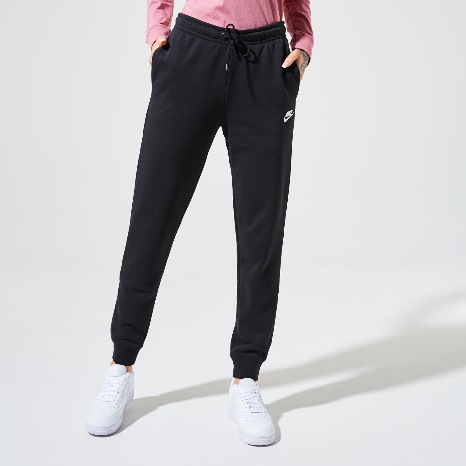 Femei pantaloni NIKE ESSENTIAL FUTURA JOGGERS BV4095-010 Negru