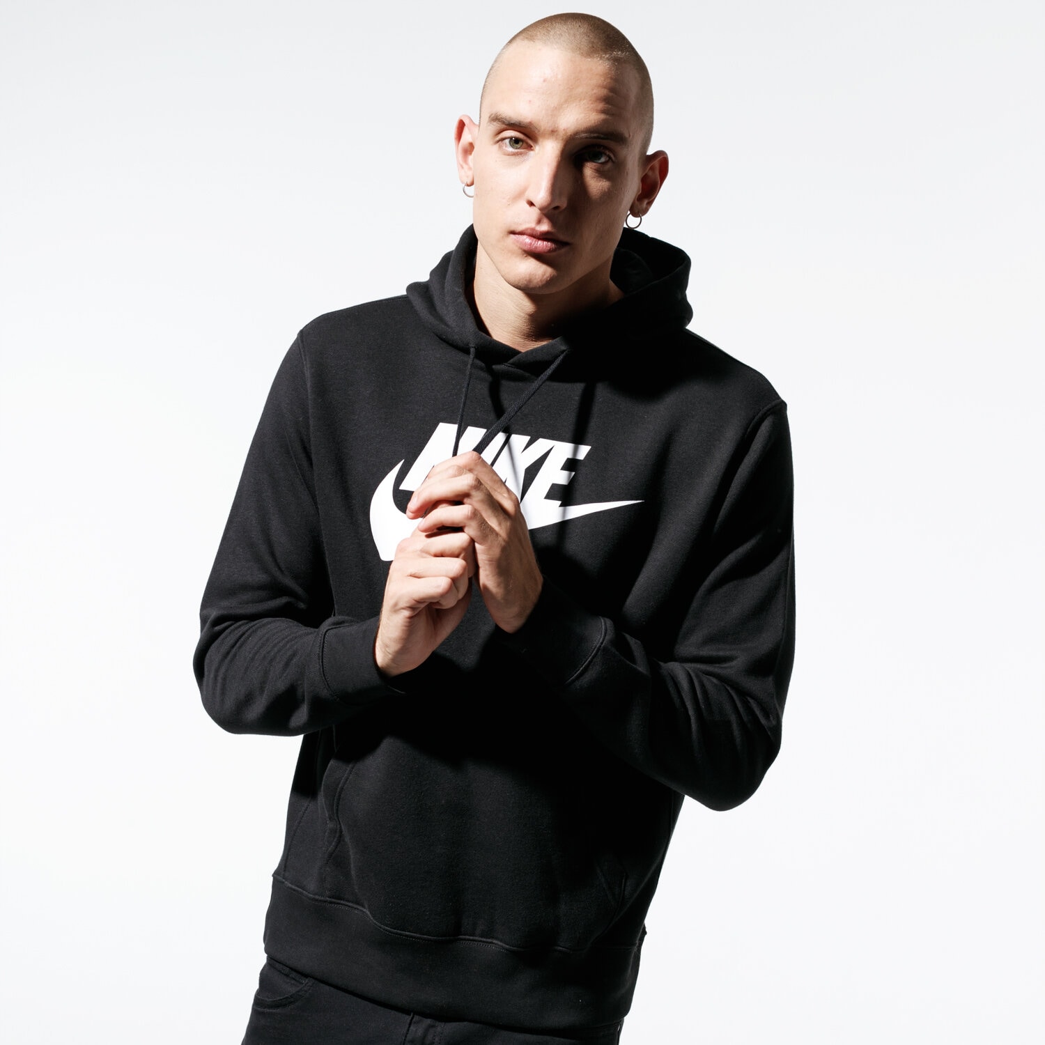 Bărbați bluză NIKE BLUZĂ CU GLUGĂ SPORTSWEAR CLUB FLEECE BV2973-010 Negru