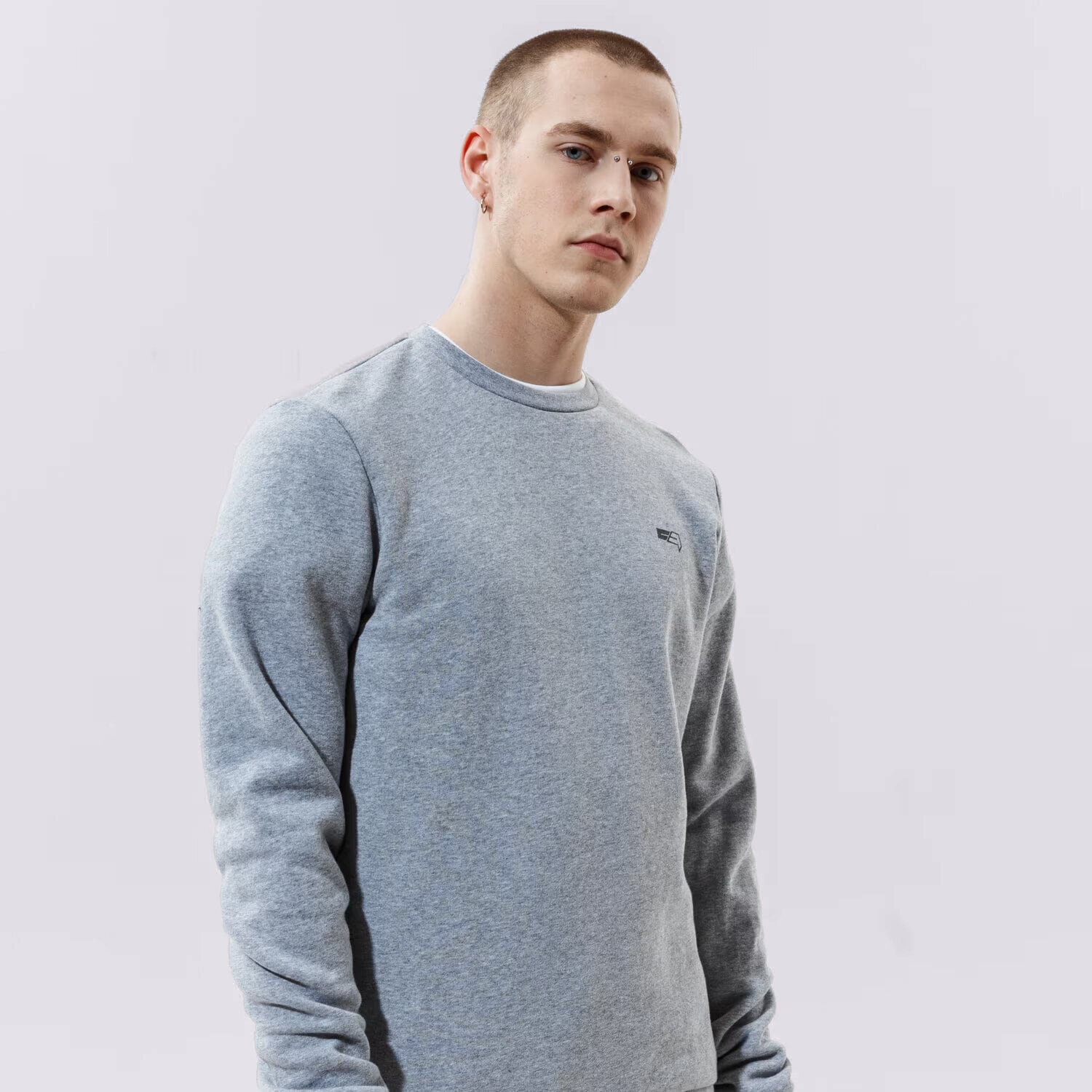 Bărbați bluză CONFRONT BLUZĂ SMALL LOGO CREW GREY  CF121BLM25002 Gri