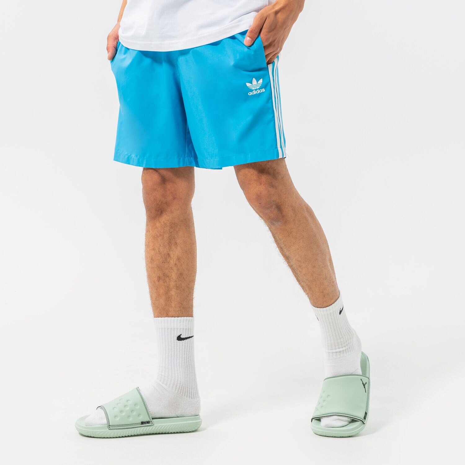 Femei pantaloni scurți ADIDAS PANTALONI SCURȚI TRACE HB9533 Albastru