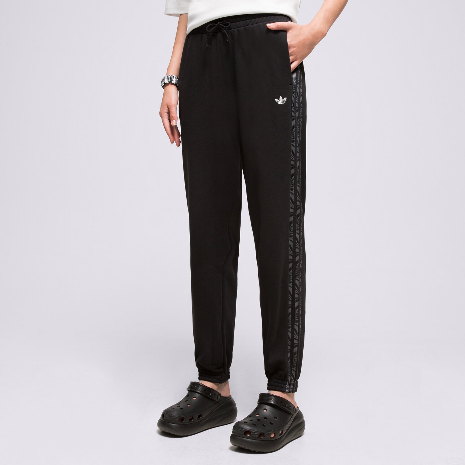 Femei pantaloni ADIDAS PANTALONI  JOGGER PANT IJ8180 Negru