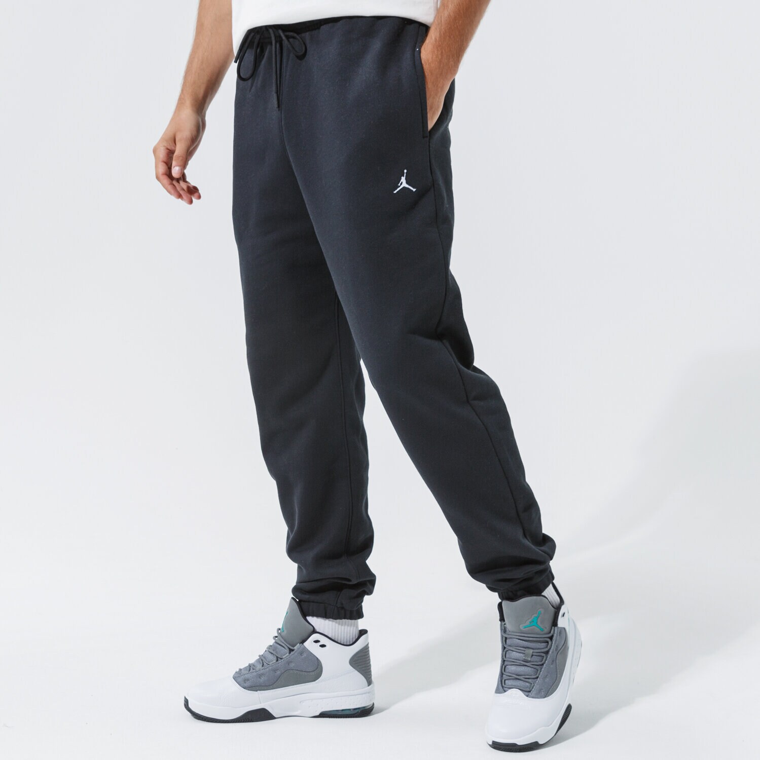 Bărbați pantaloni JORDAN PANTALONI  ESSENTIAL FLEECE JOGGERS DA9820-010 Negru