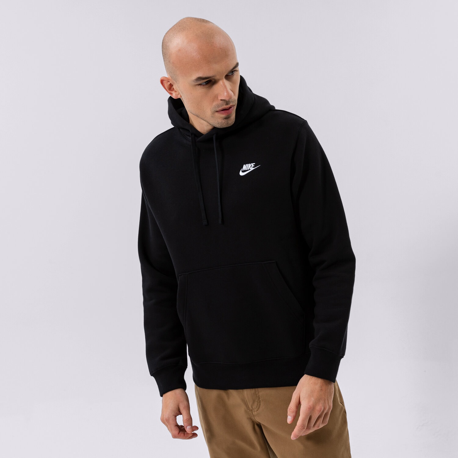 Bărbați bluză NIKE BLUZĂ CU GLUGĂ SPORTSWEAR CLUB FLEECE BV2654-010 Negru