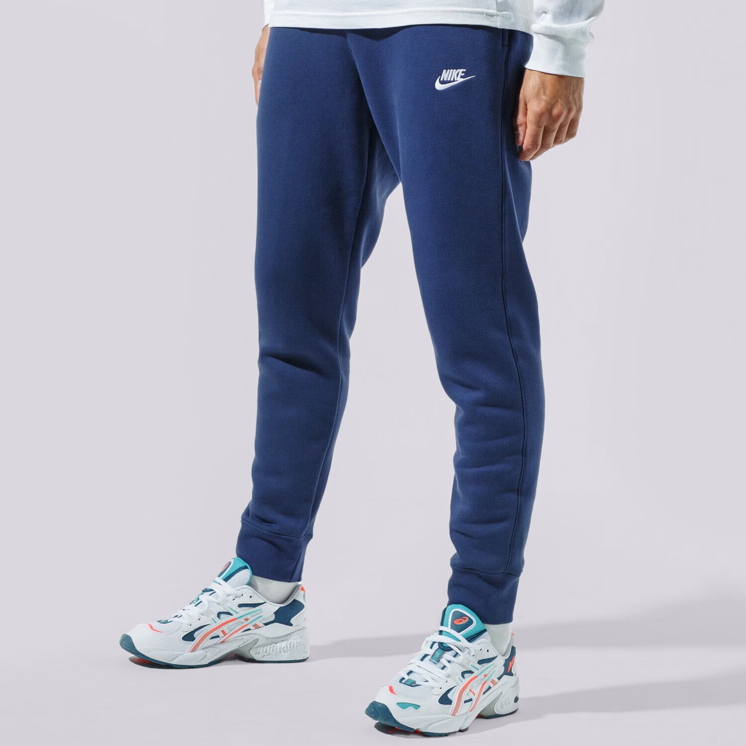 Bărbați pantaloni NIKE PANTALONI  SPORTSWEAR CLUB FLEECE BV2671-410 Bleumarin