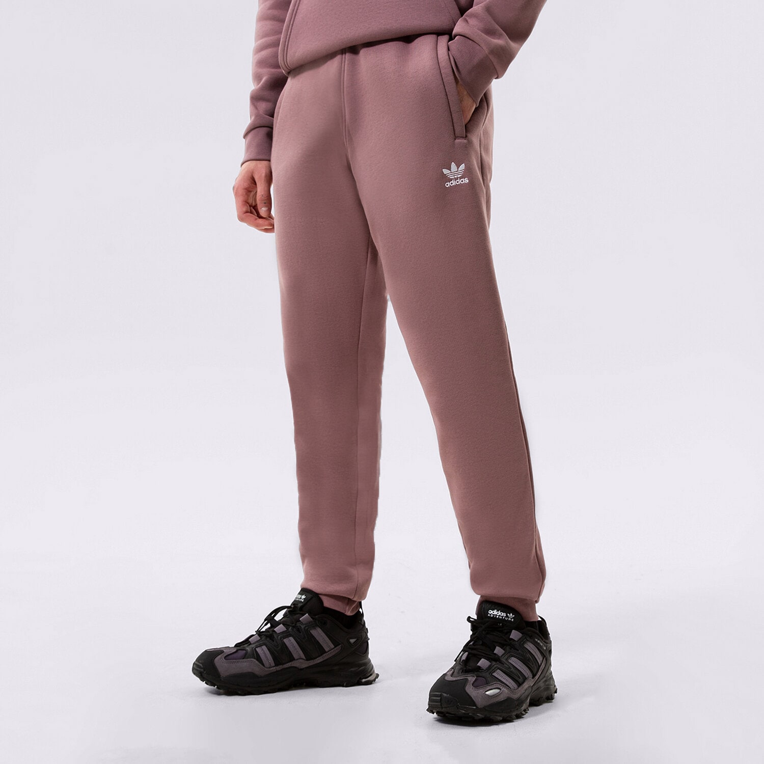 Bărbați pantaloni ADIDAS PANTALONI  ESSENTIALS PANT HK0105 Bej