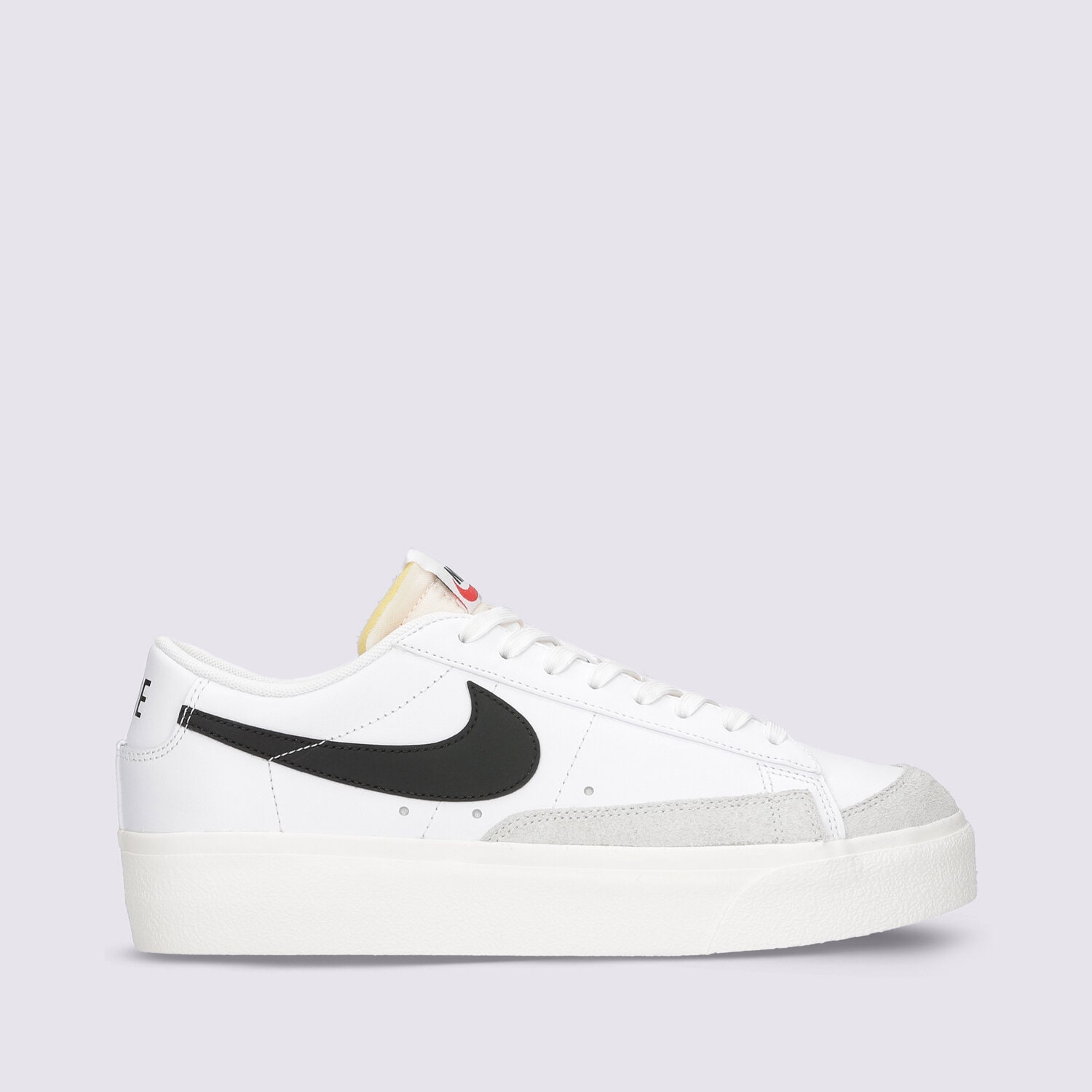 Femei pantofi sport NIKE BLAZER LOW PLATFORM DJ0292-101 Alb