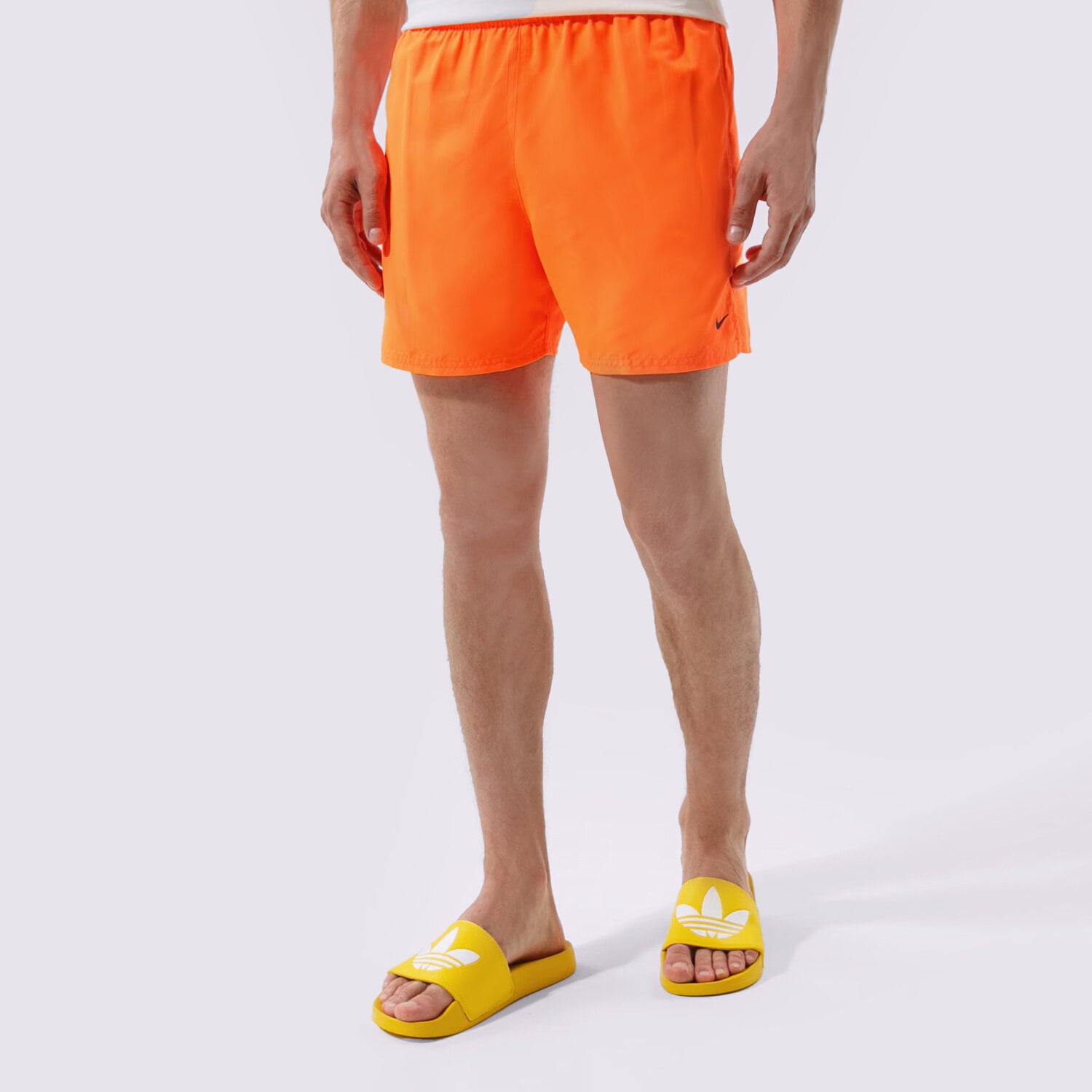 Femei pantaloni scurți NIKE SWIM PANTALONI SCURȚI ESSENTIAL 5" NESSA560-822 Portocaliu