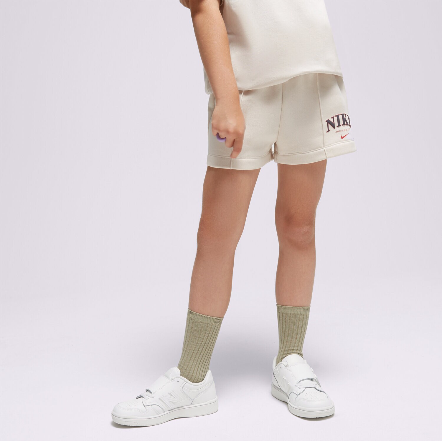 Pantaloni scurți și rochii pentru copii NIKE PANTALONI SCURȚI G NSW TREND FJ4911-104 Gri