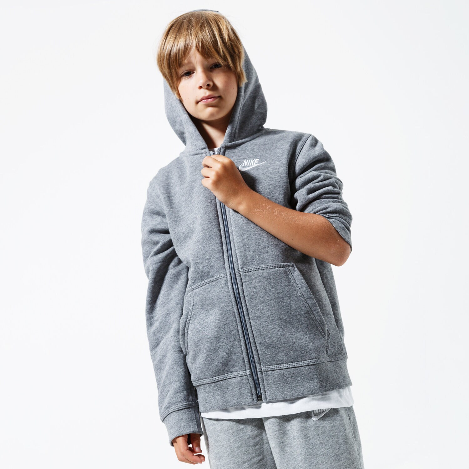 Copii bluză NIKE BLUZĂ CU GLUGĂ SPORTSWEAR CLUB BOY BV3699-091 Gri