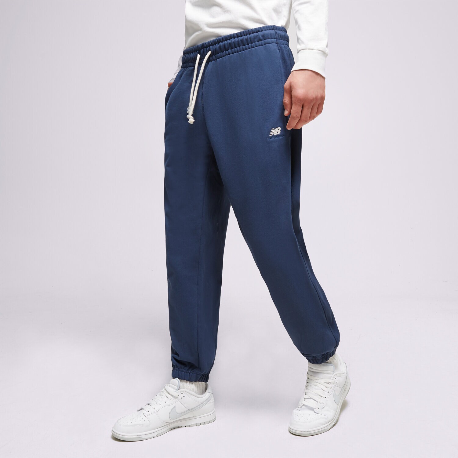 Bărbați pantaloni NEW BALANCE PANTALONI  ATHLETICS REMASTERED FRENCH MP31503NNY Bleumarin