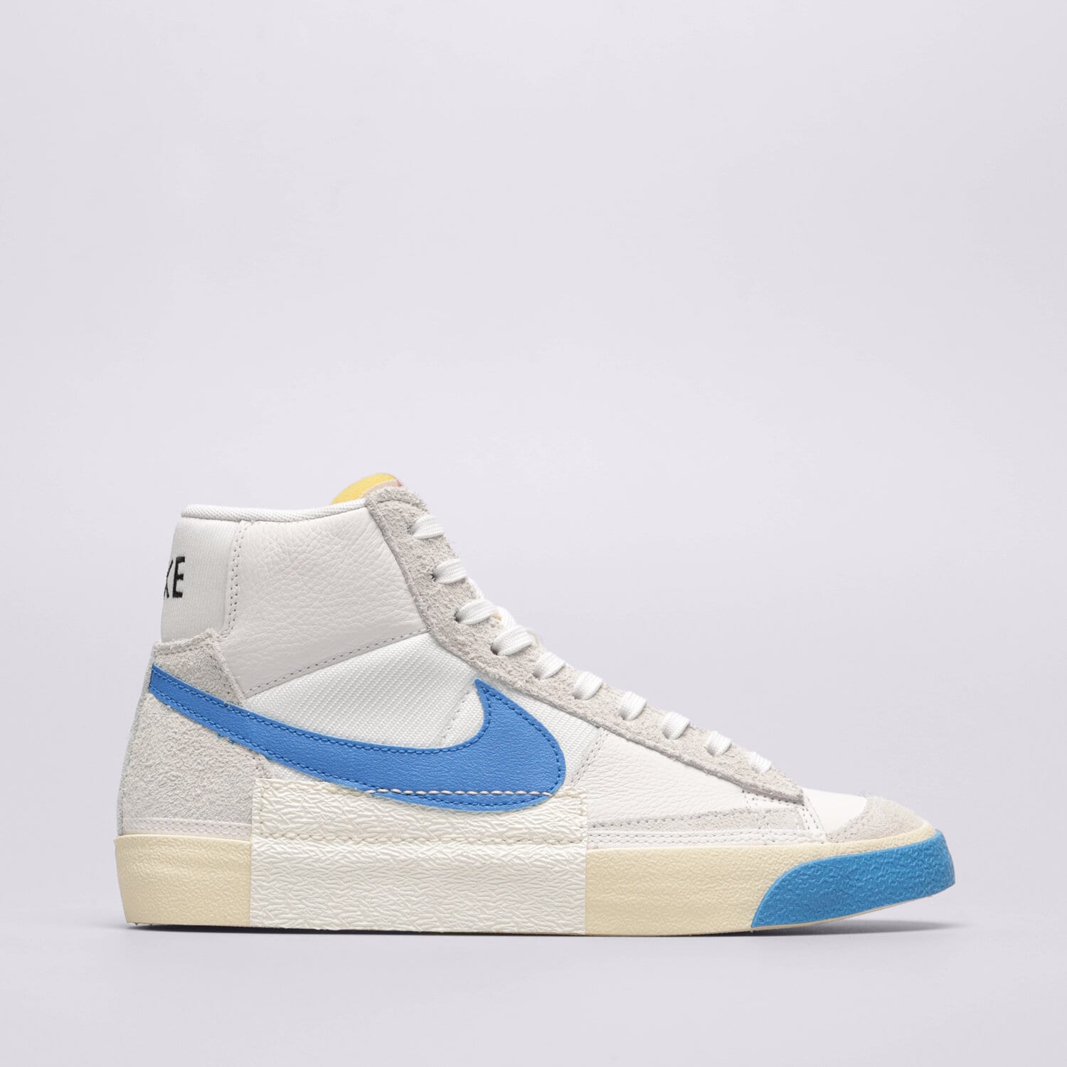 Barbați pantofi sport NIKE BLAZER '77 REMASTERED DQ7673-102 Alb