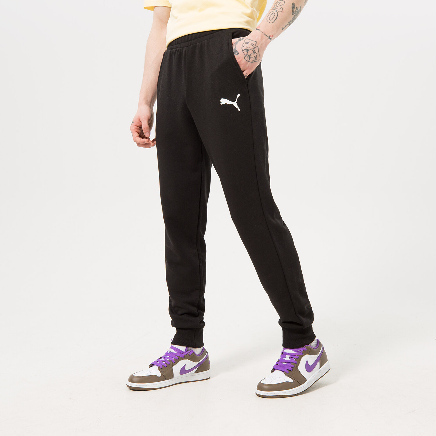 Bărbați pantaloni PUMA ESS Logo Pants TR cl 58671651 Negru