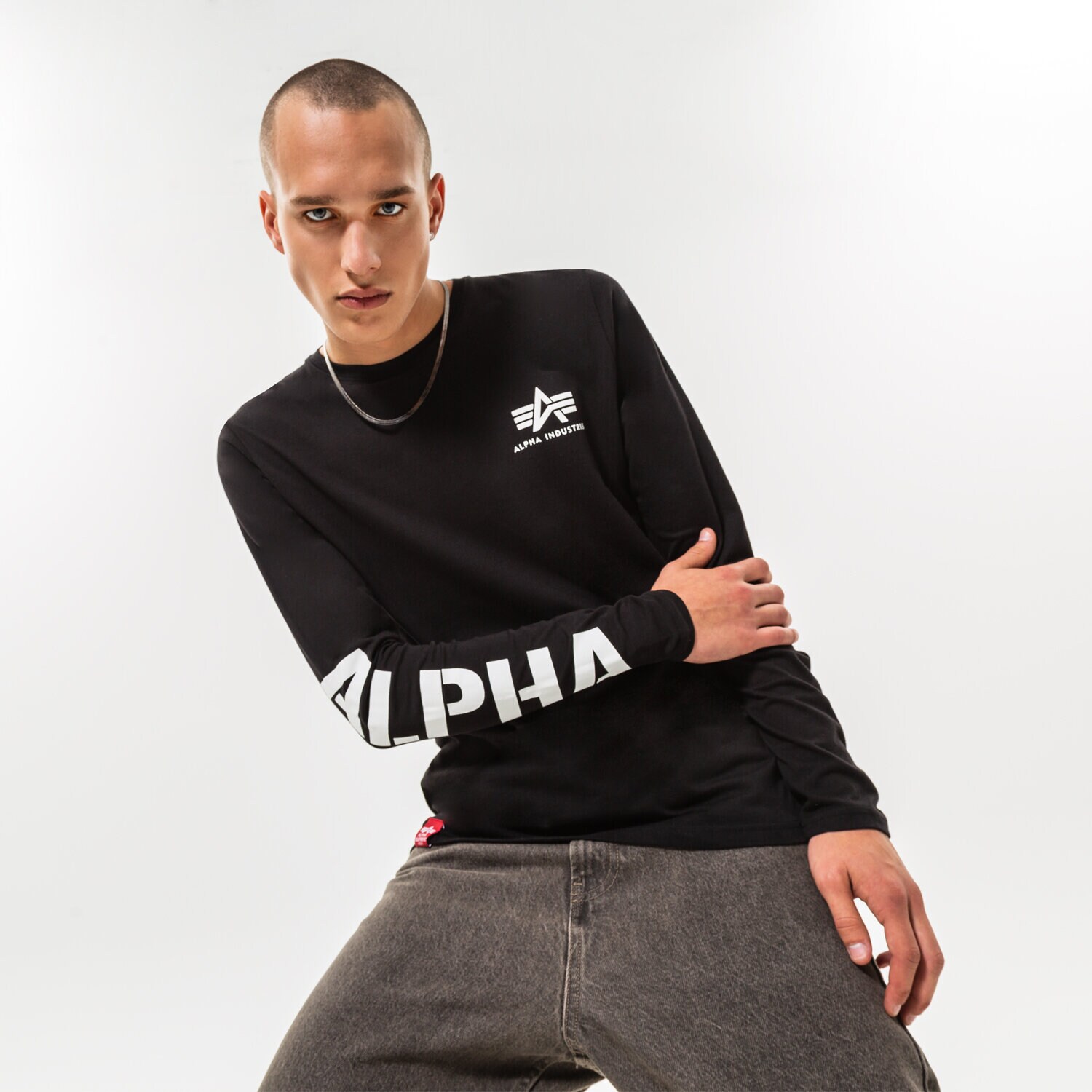 Bărbați tricou ALPHA INDUSTRIES TRICOU SLEEVE PRINT HEAVY 116570-03 Negru