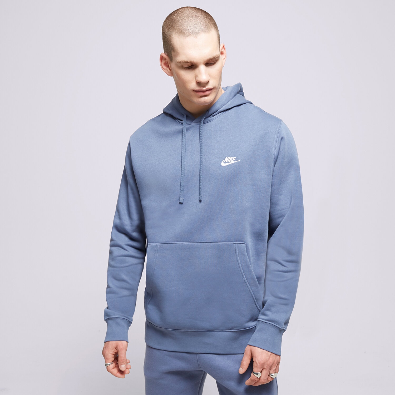 Bărbați bluză NIKE BLUZĂ CU GLUGĂ SPORTSWEAR CLUB FLEECE BV2654-491 Albastru