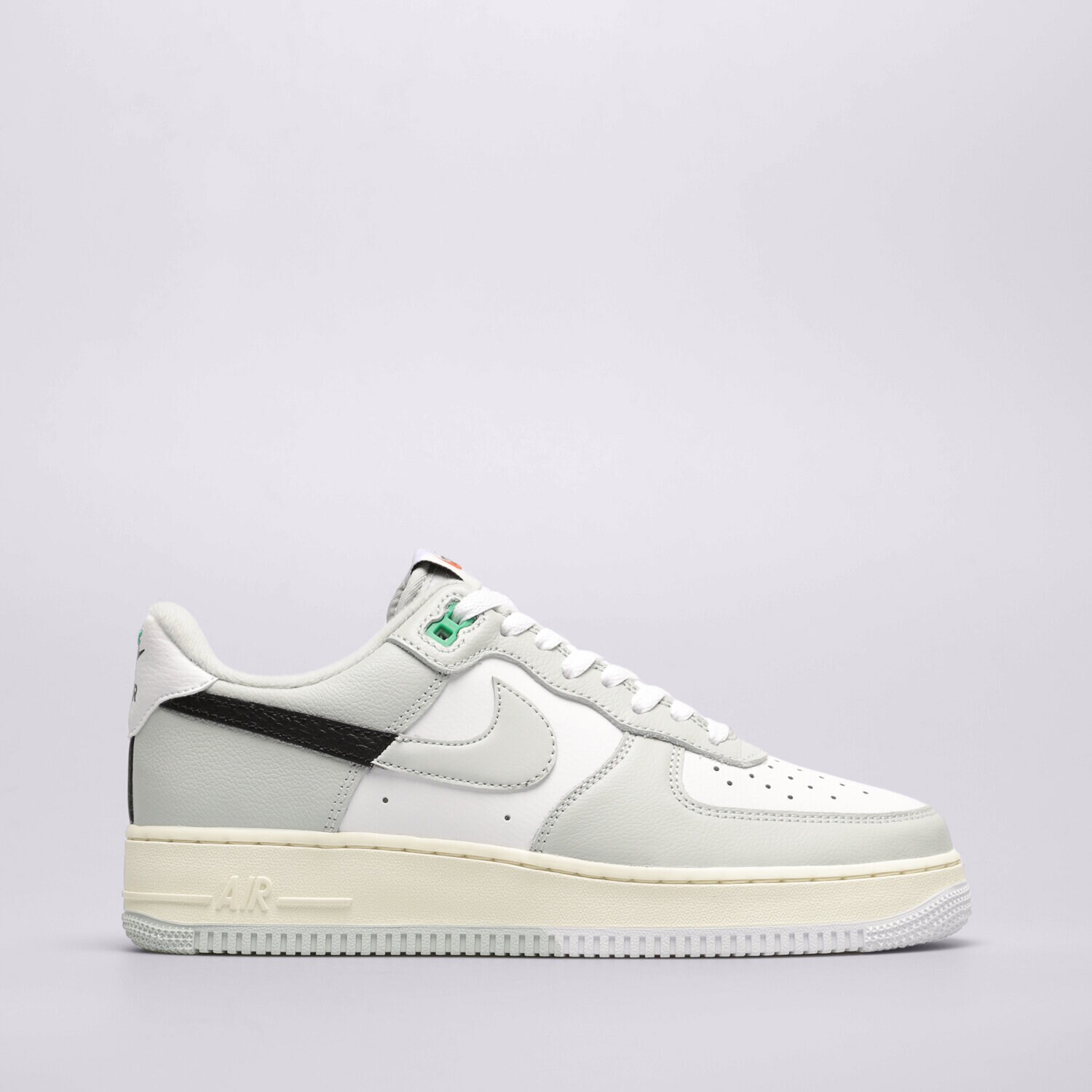 Barbați pantofi sport NIKE AIR FORCE 1 '07 LV8 DZ2522-001 Gri
