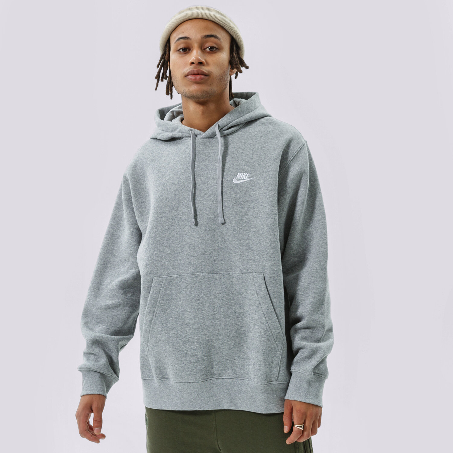 Bărbați bluză NIKE BLUZĂ CU GLUGĂ SPORTSWEAR CLUB FLEECE BV2654-063 Gri