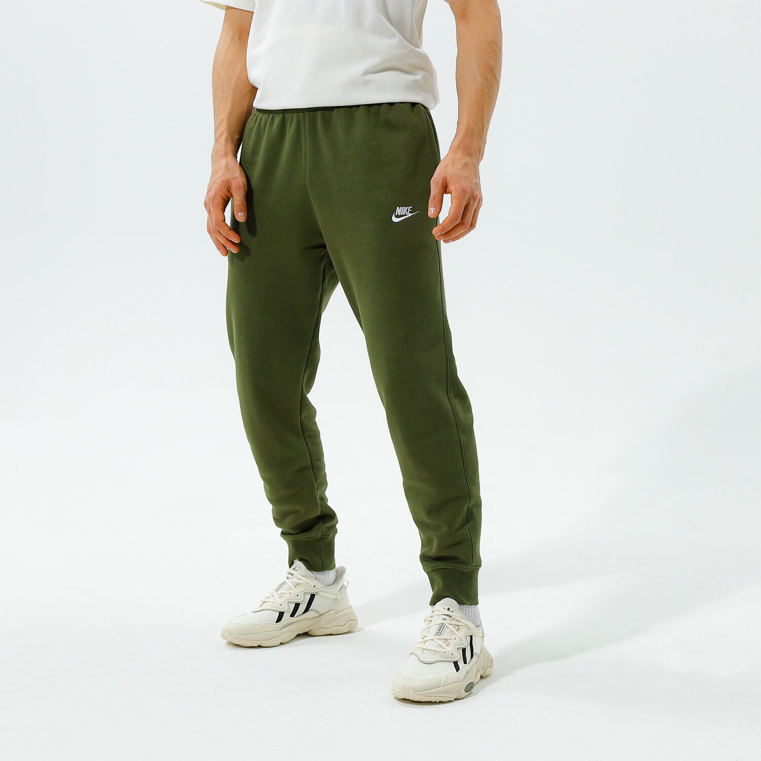 Bărbați pantaloni NIKE PANTALONI  SPORTSWEAR CLUB FLEECE BV2671-327 Kaki
