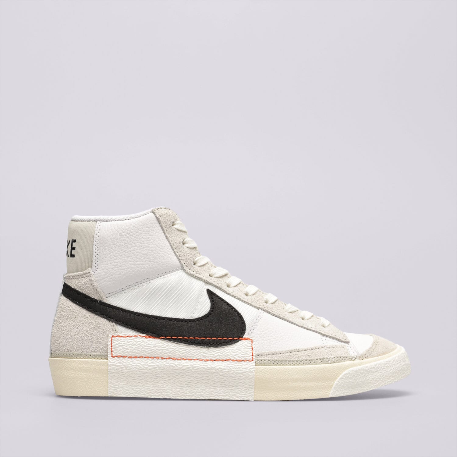 Barbați pantofi sport NIKE BLAZER '77 REMASTERED DQ7673-100 Alb