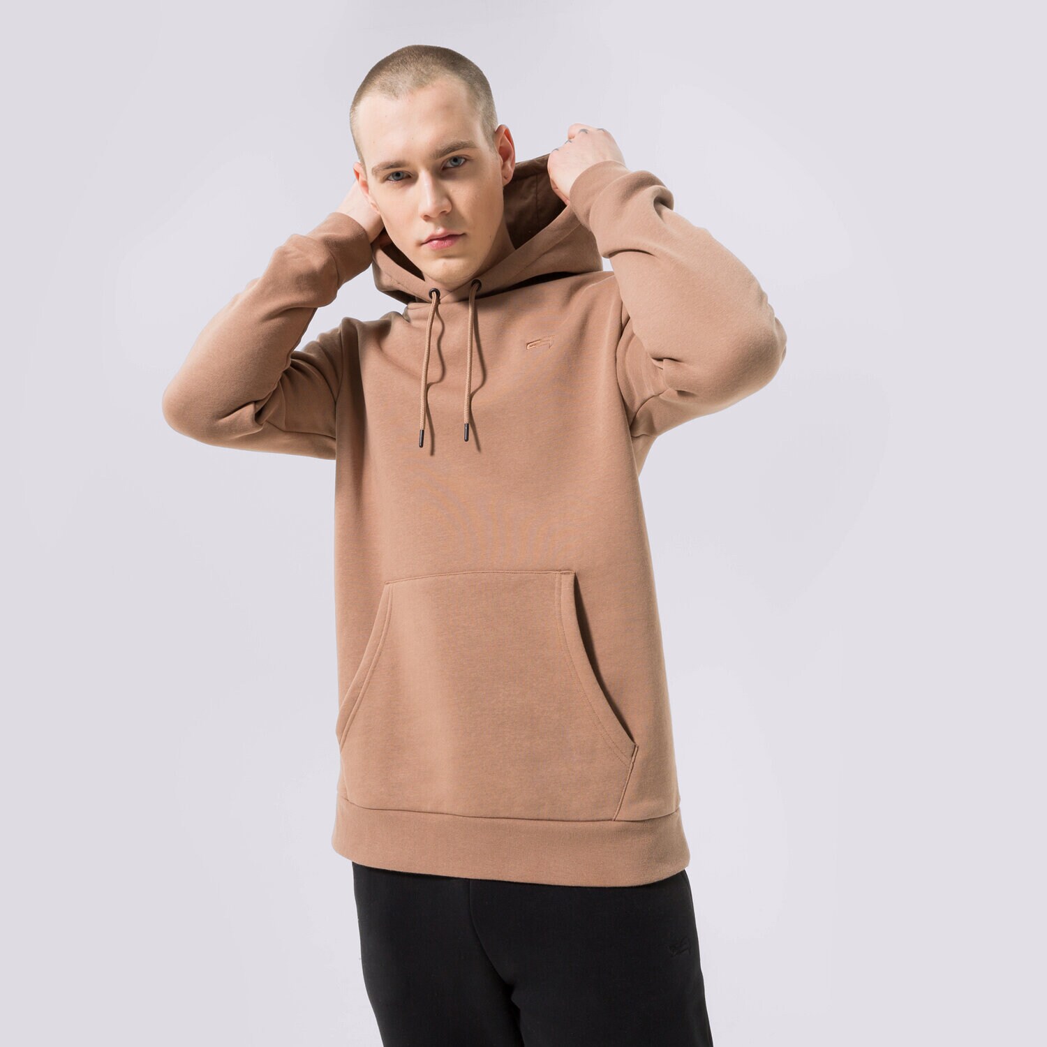 Bărbați bluză CONFRONT BLUZĂ CU GLUGĂ KHAKI CF123BLM91002 Maro