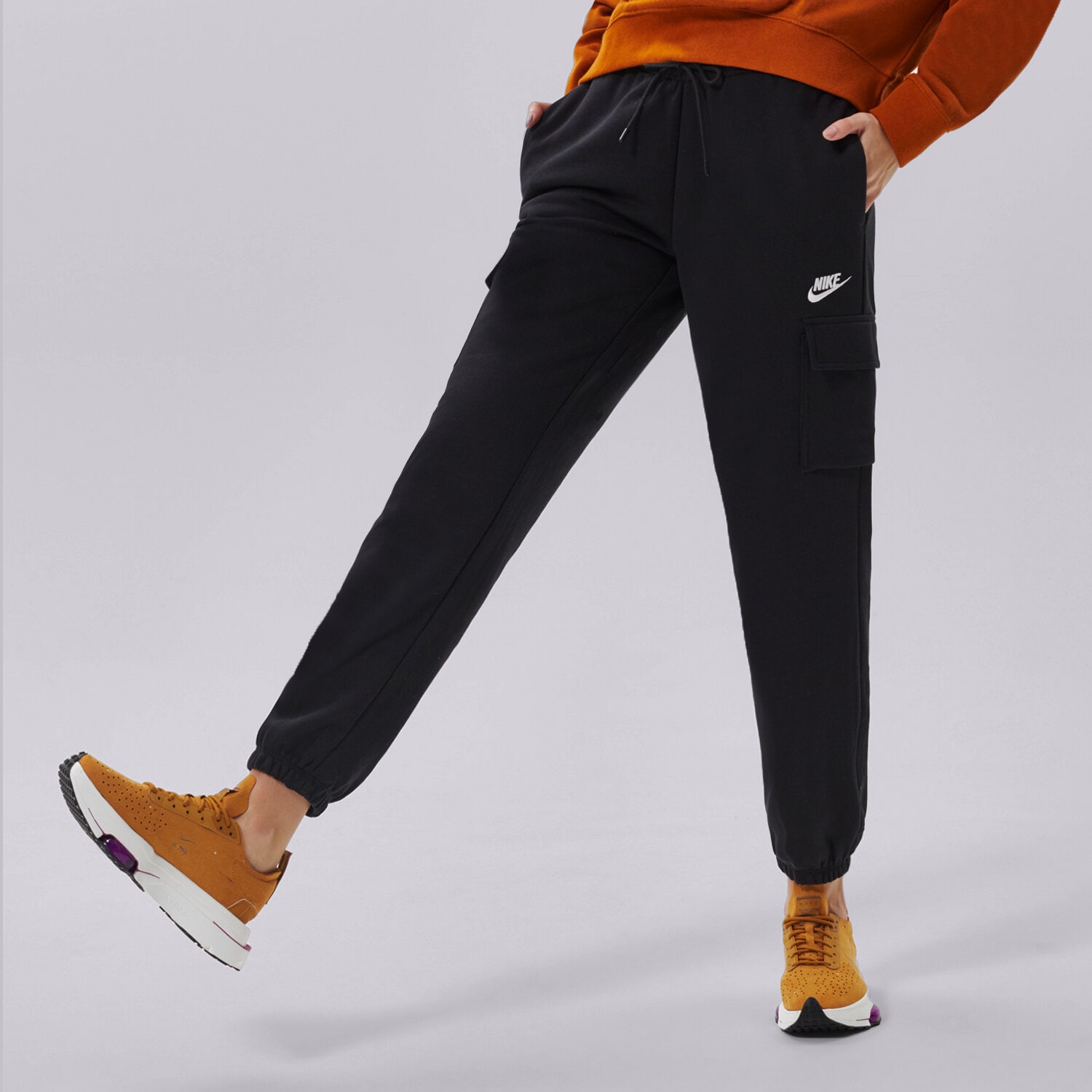 Femei pantaloni NIKE PANTALONI  W NSW ESSNTL FLC MR CRGO PNT DD8713-010 Negru