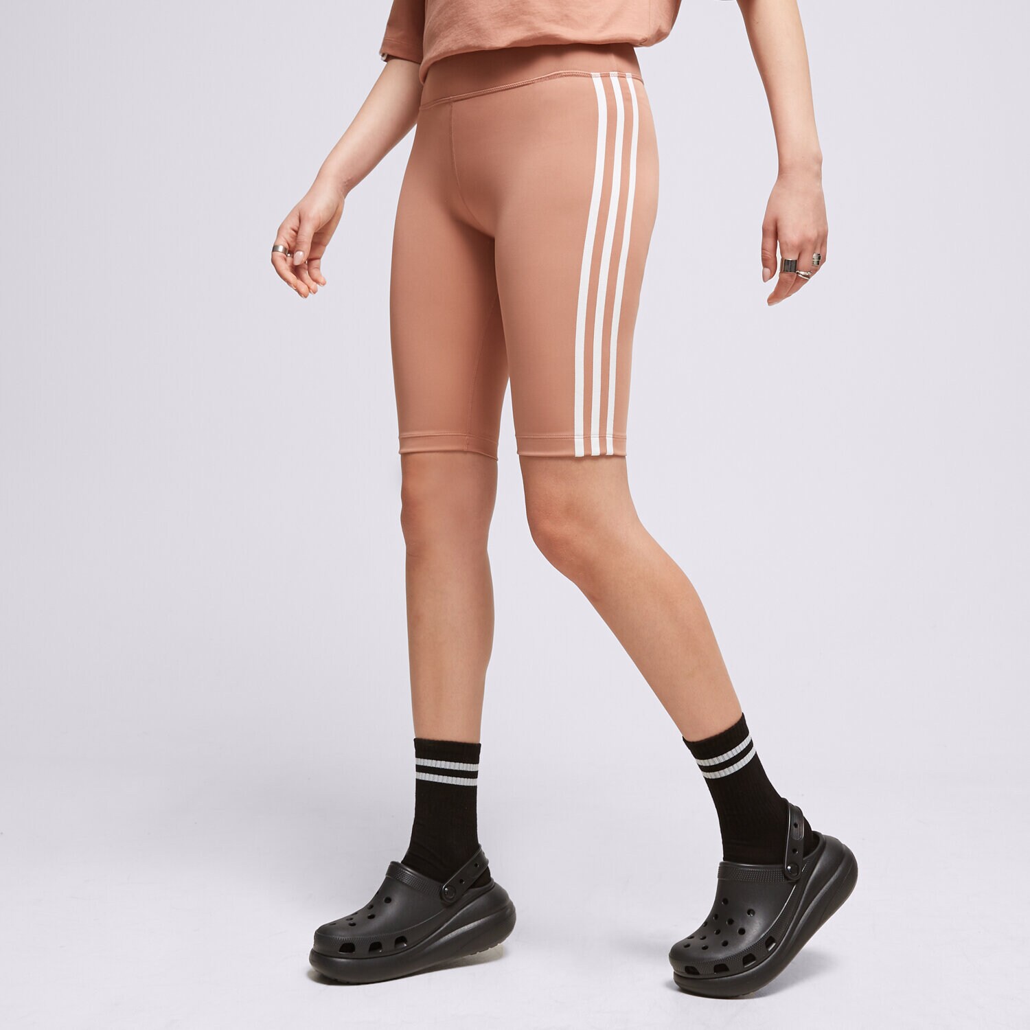 Femei pantaloni scurți ADIDAS PANTALONI SCURȚI HW SHORT TIGHTS IB7413 Maro
