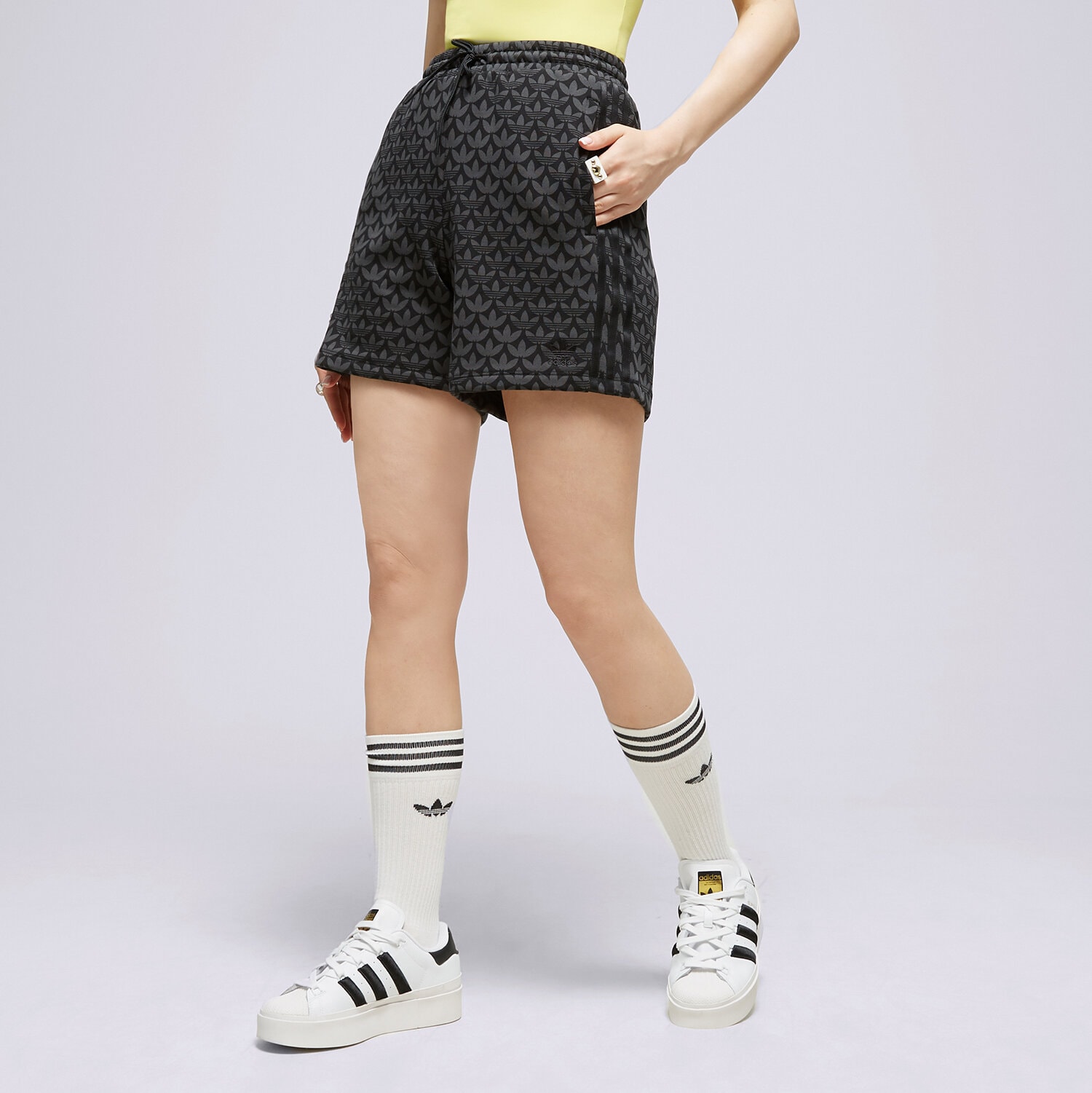 Femei pantaloni scurți ADIDAS PANTALONI SCURȚI MONOGRAM II3189 Negru