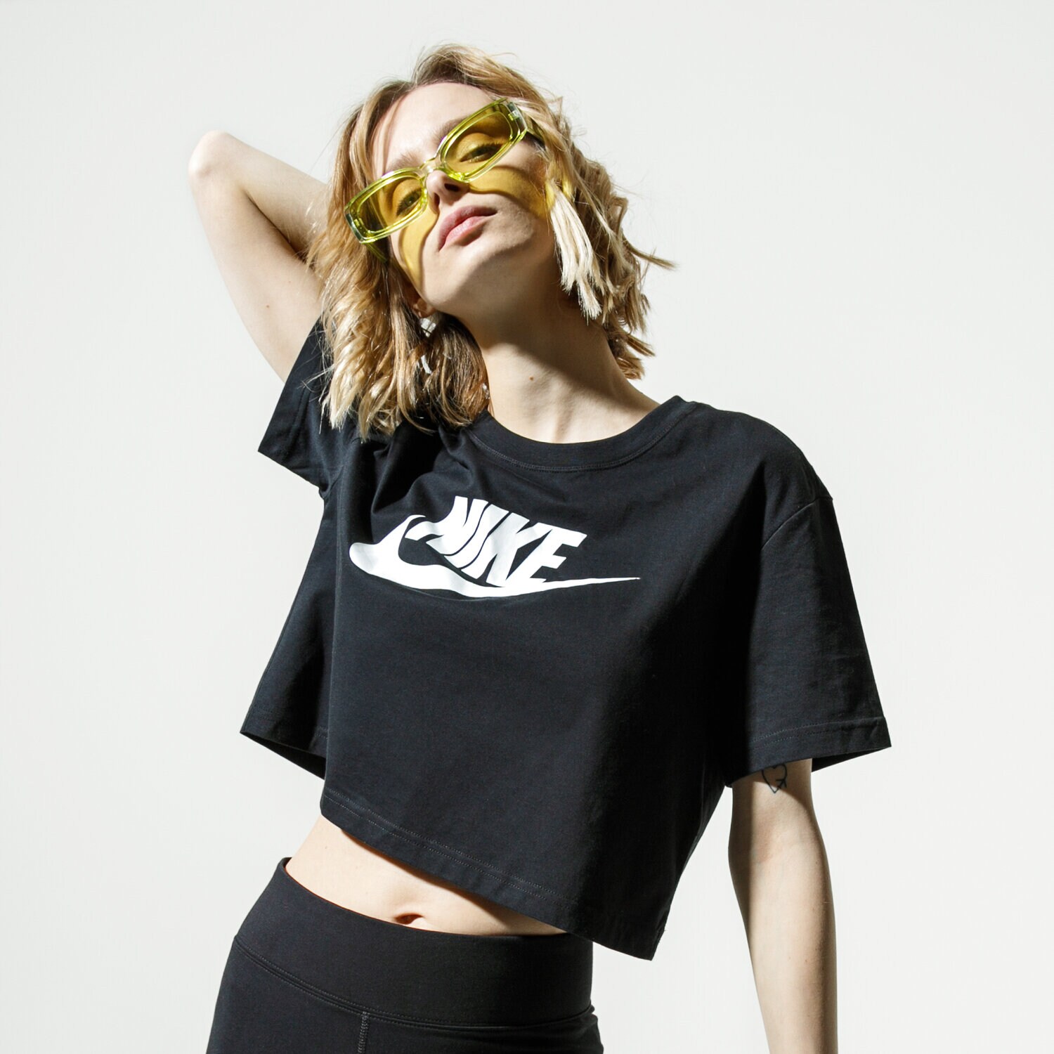 Femei tricou NIKE TRICOU SPORTSWEAR ESSENTIAL BV6175-010 Negru