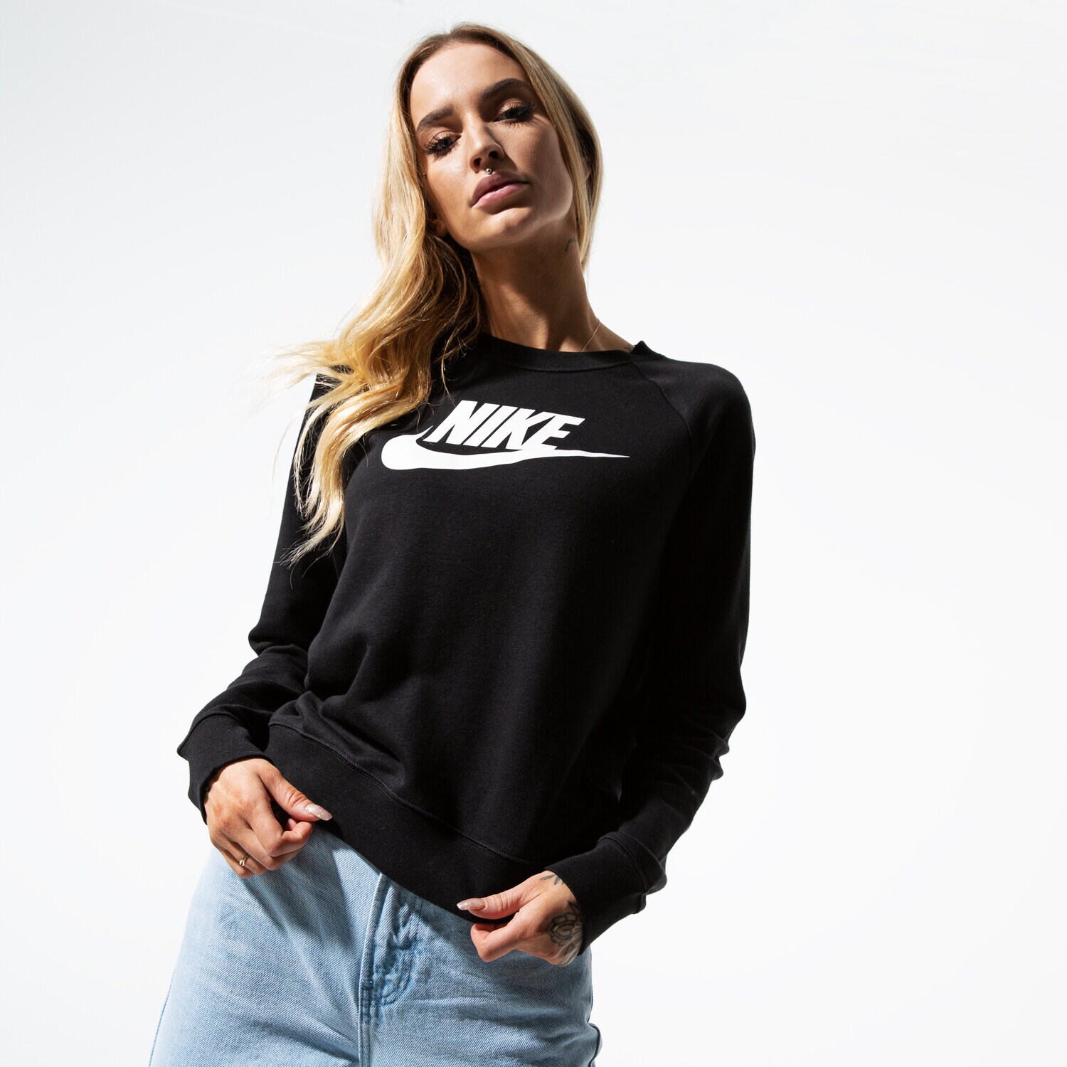 Femei bluză NIKE BLUZĂ W NSW ESSNTL CREW FLC HBR BV4112-010 Negru