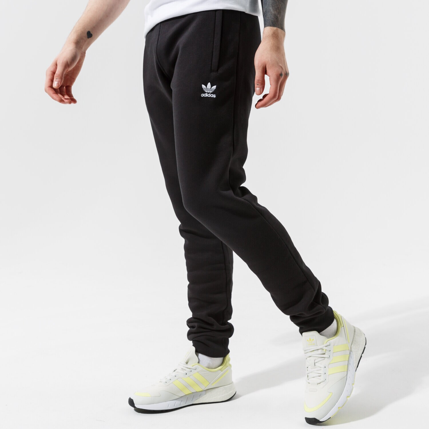 Bărbați pantaloni ADIDAS PANTALONI TREFOIL ESSENTIAL JOGGERS H34657 Negru
