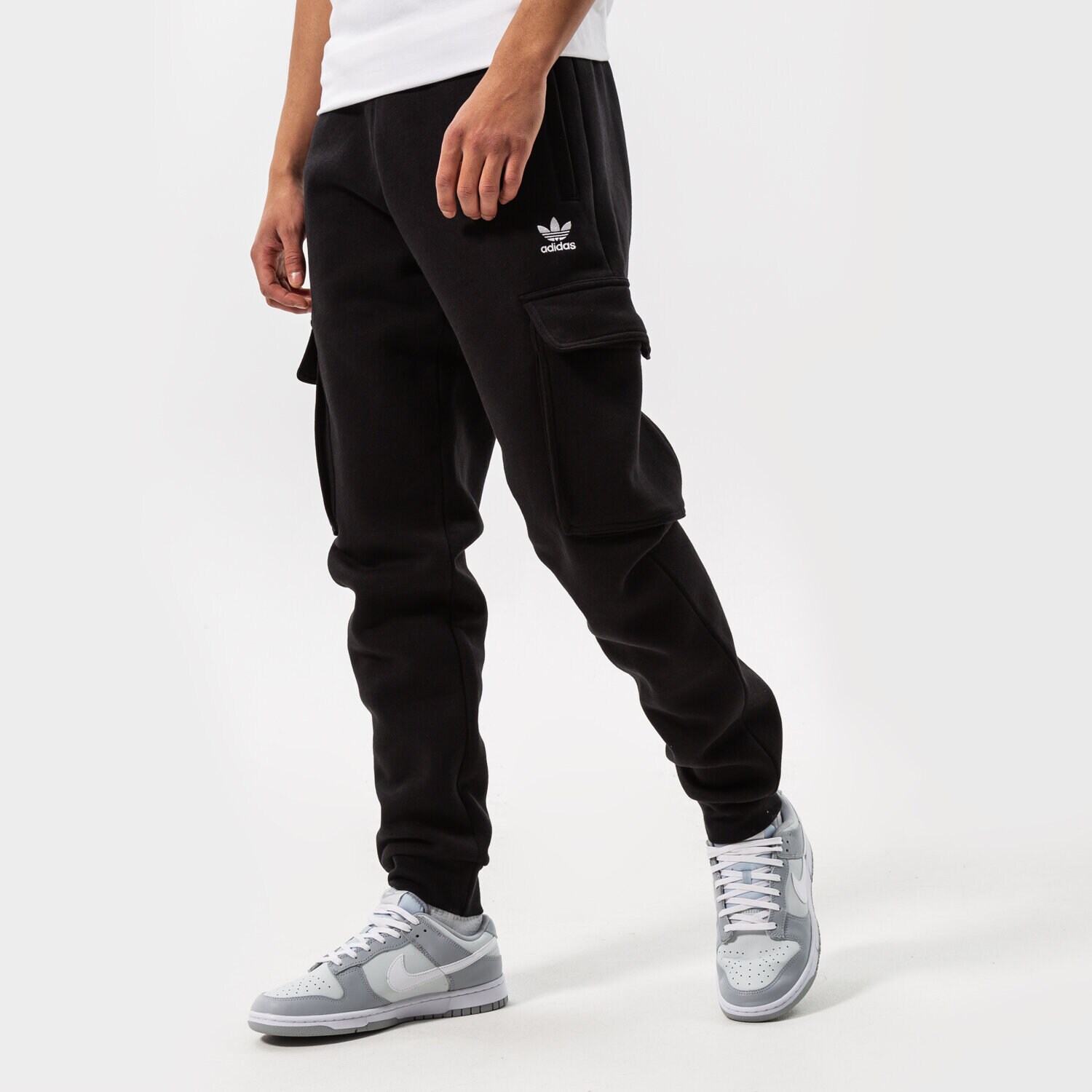 Bărbați pantaloni ADIDAS PANTALONI ESSENTIALS C P HE6989 Negru