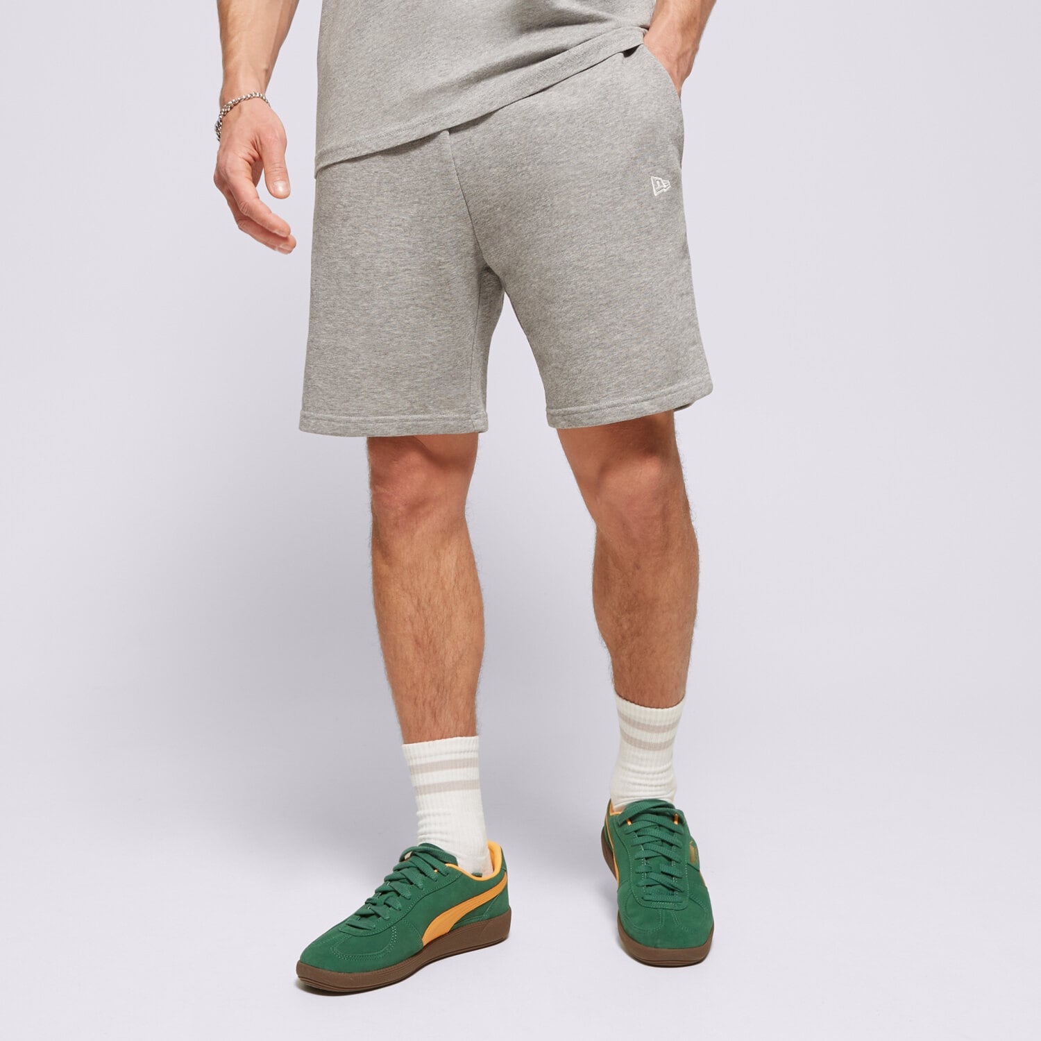 Femei pantaloni scurți NEW ERA PANTALONI SCURȚI ESSENTIAL SHORT 12836799SMU Gri