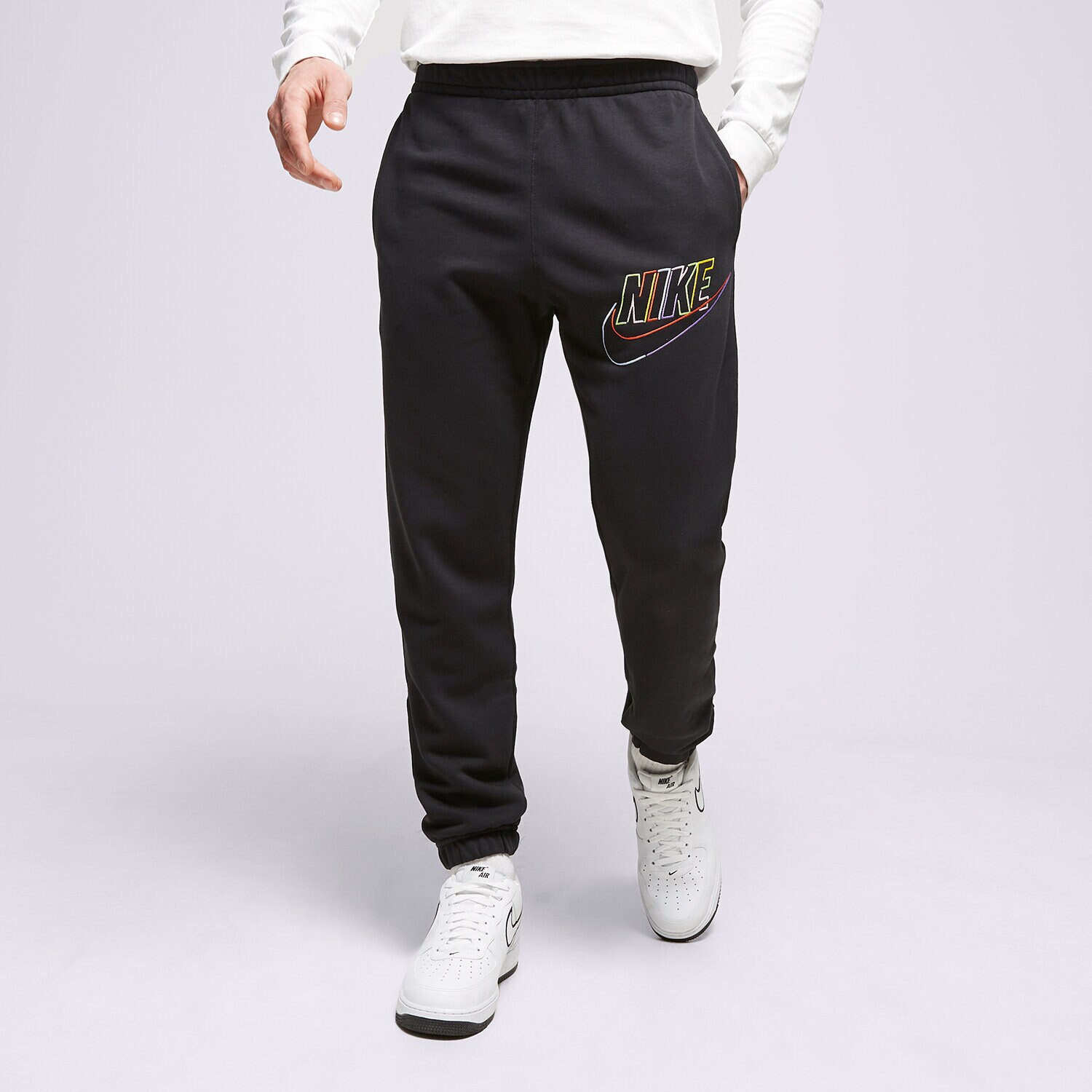 Bărbați pantaloni NIKE PANTALONI  M NK CLUB+ FT CF PANT MCF DX0799-010 Negru