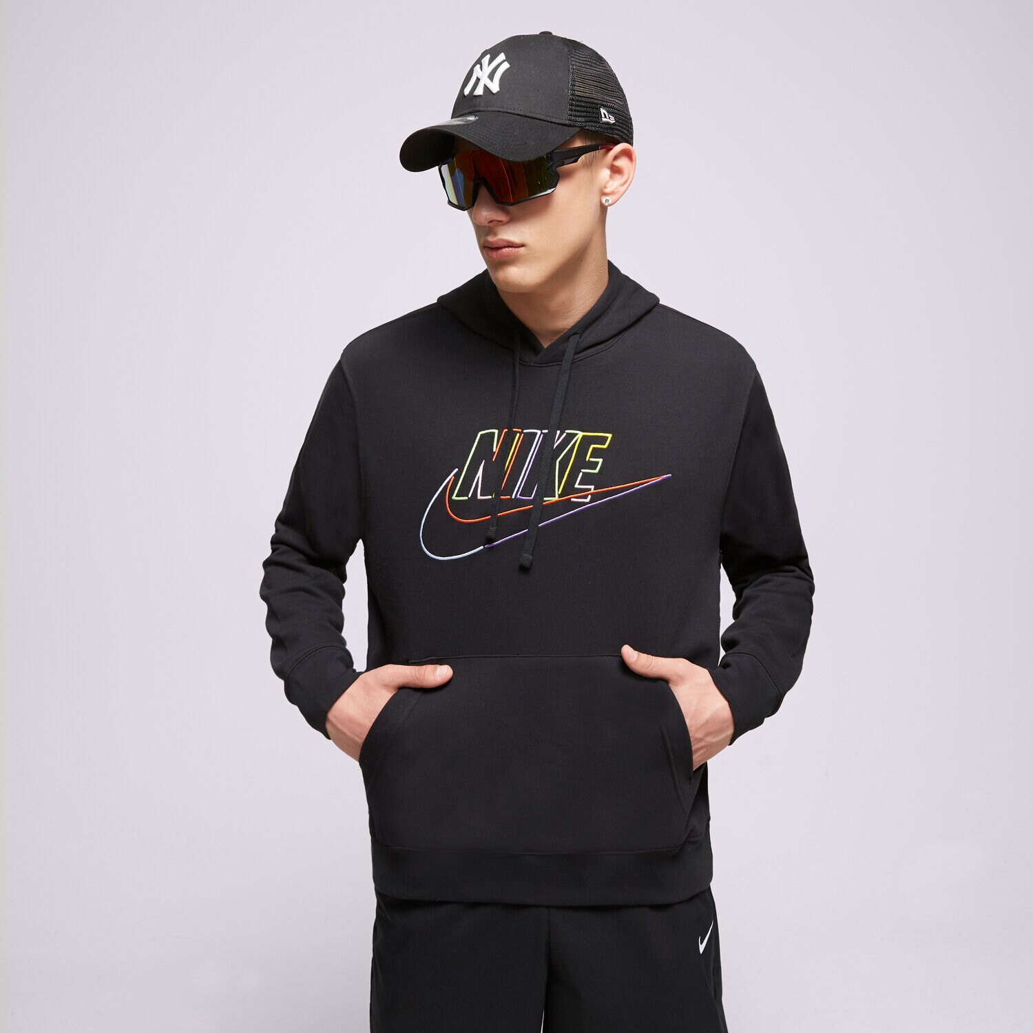 Bărbați bluză NIKE BLUZĂ CU GLUGĂ M NK CLUB+ FT PO HOODIE MCF DX0793-010 Negru