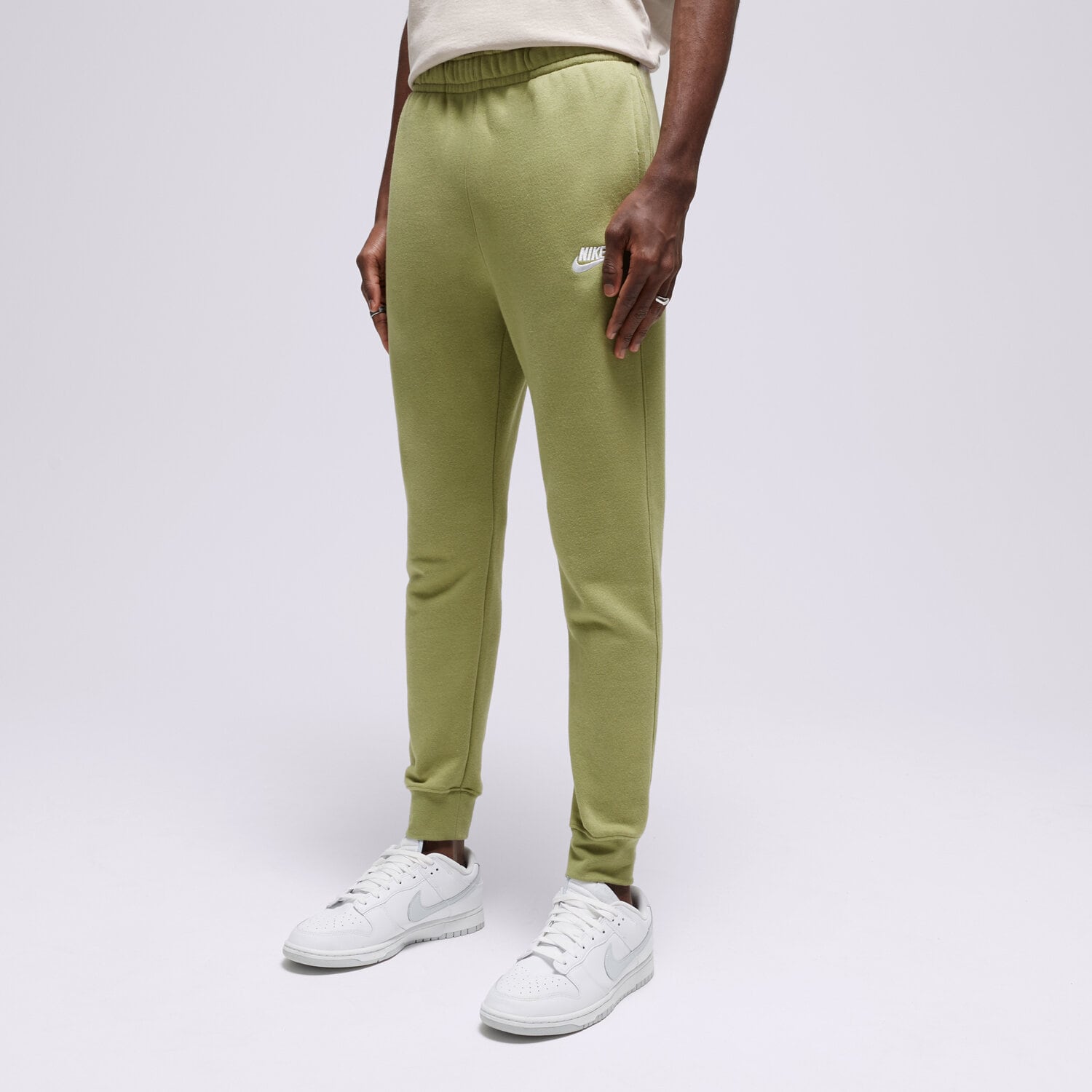 Bărbați pantaloni NIKE PANTALONI  SPORTSWEAR CLUB FLEECE BV2671-334 Kaki