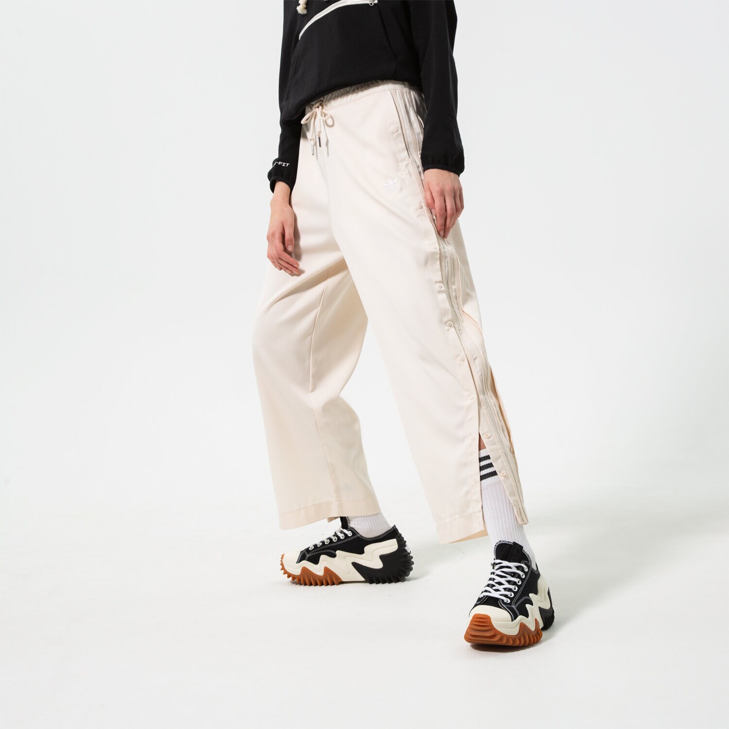 Femei pantaloni ADIDAS PANTALONI  RELAXED PANT HF2009 Bej