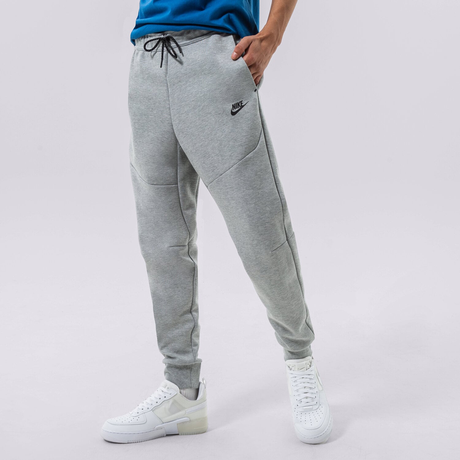 Bărbați pantaloni NIKE PANTALONI SPORTSWEAR TECH FLEECE CU4495-063 Gri
