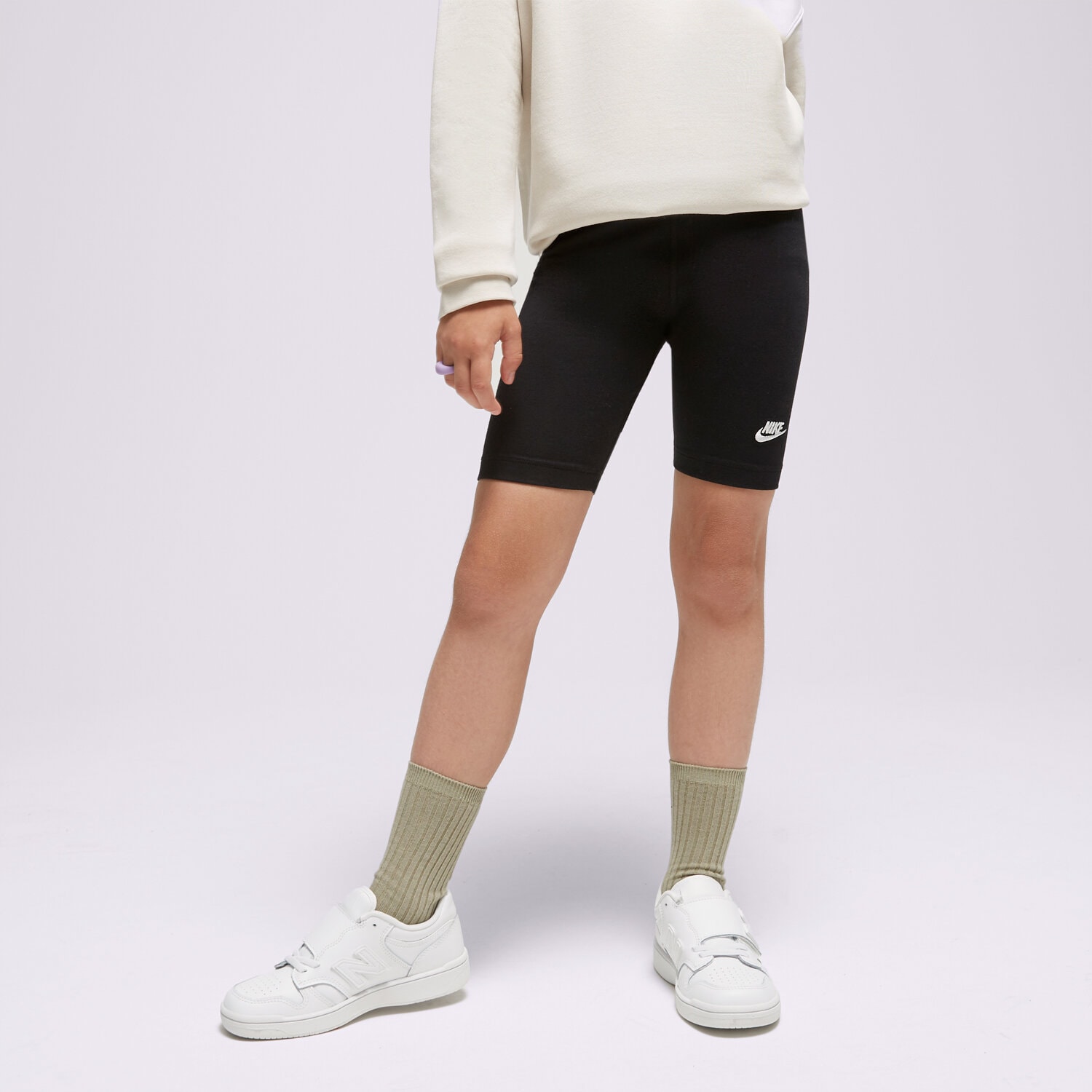 Pantaloni scurți și rochii pentru copii NIKE PANTALONI SCURȚI (G)NSW 7IN BIKE SHRT BLK GIRL DX5066-010 Negru